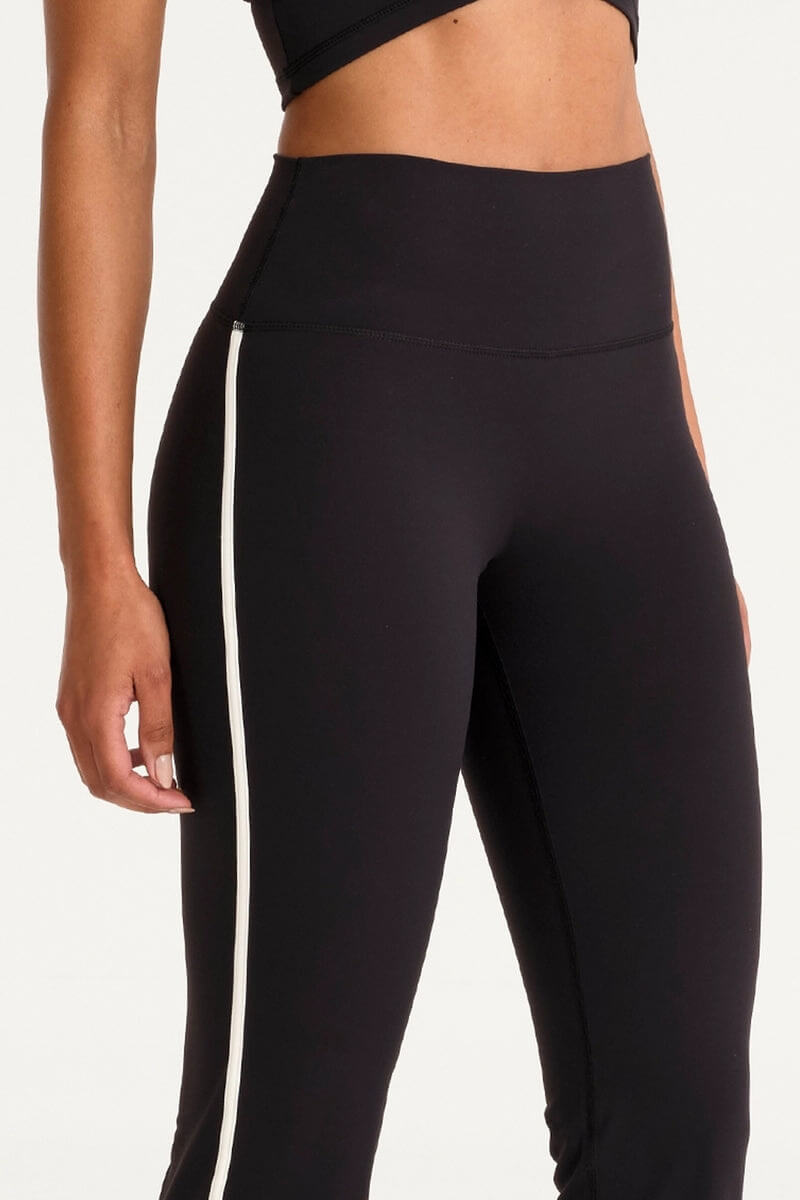 ALLFENIX Cloudcore Contrast Flare Legging in black