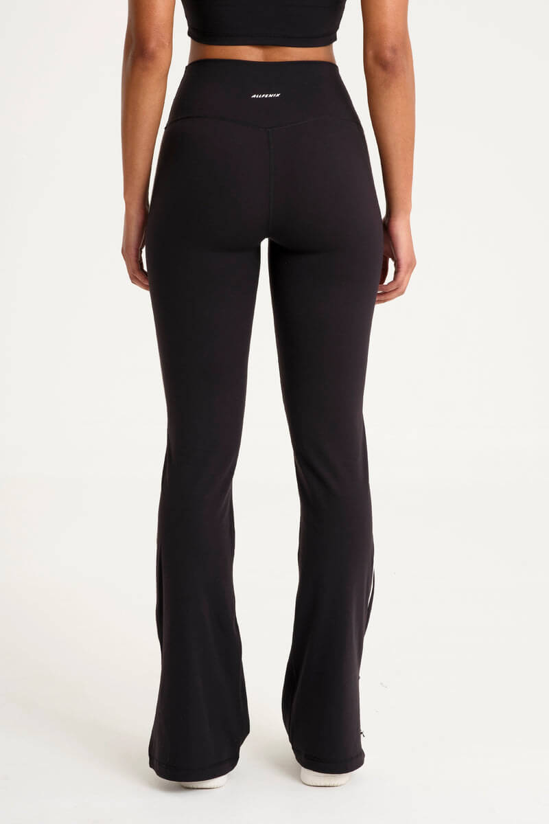 ALLFENIX Cloudcore Contrast Flare Legging in black