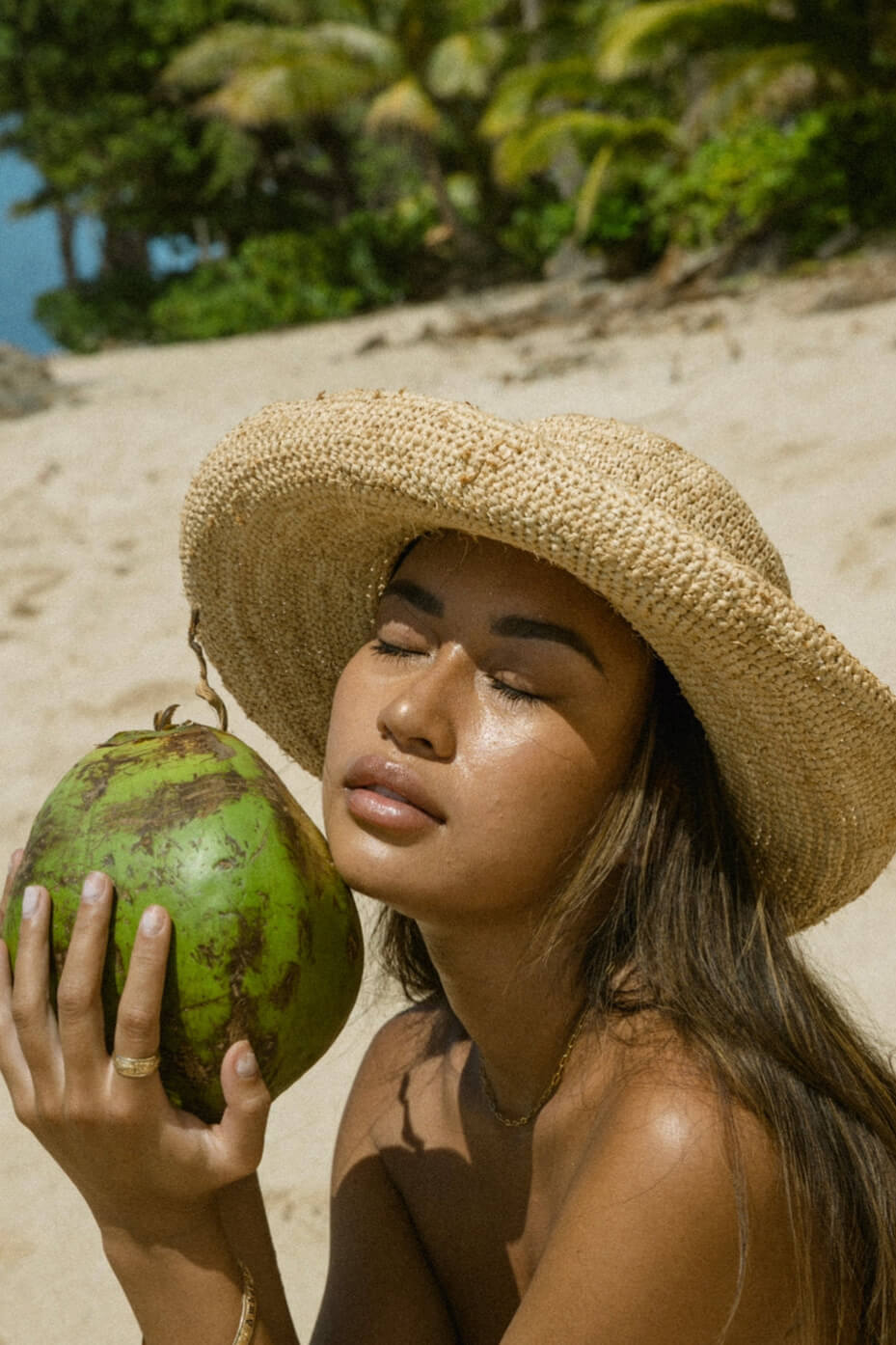 Augustine Hat Co in Maui cruiser straw hat