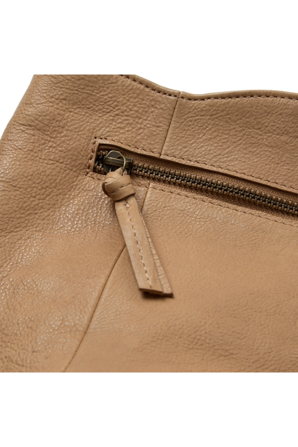 Day & Mood Day Tia Shell crossbody in camel