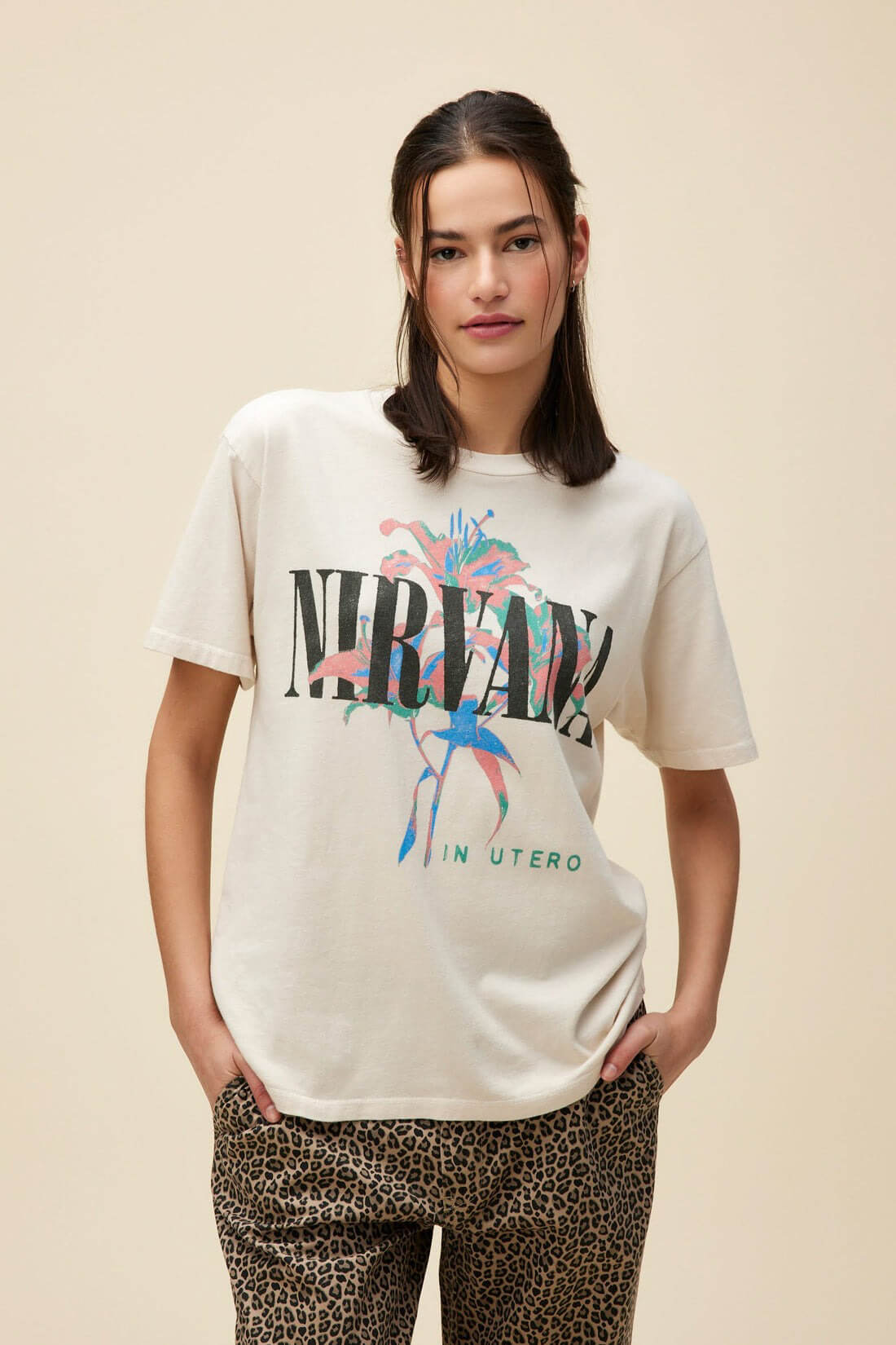 Daydreamer Nirvana lilies weekend tee in dirty white