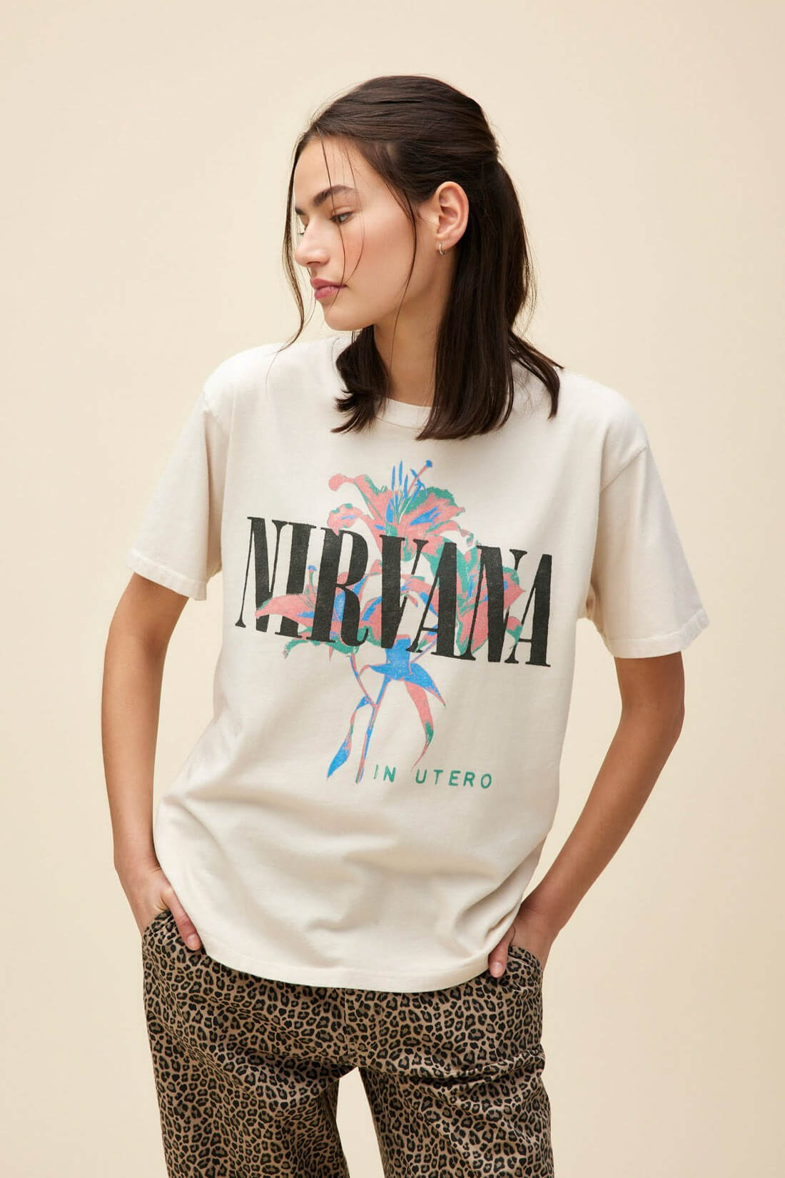 Daydreamer Nirvana lilies weekend tee in dirty white