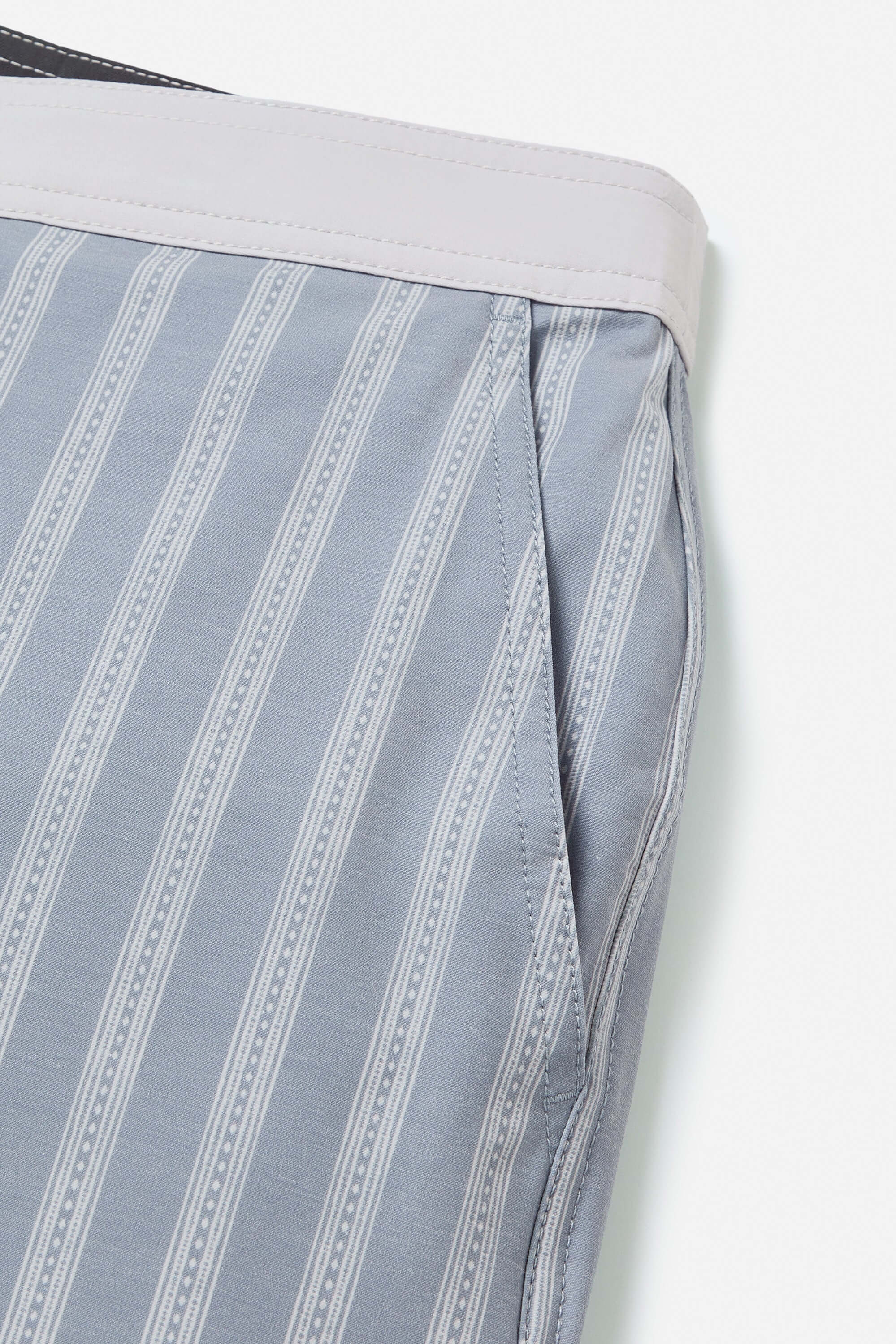 Katin barley hybrid trunk in steel blue