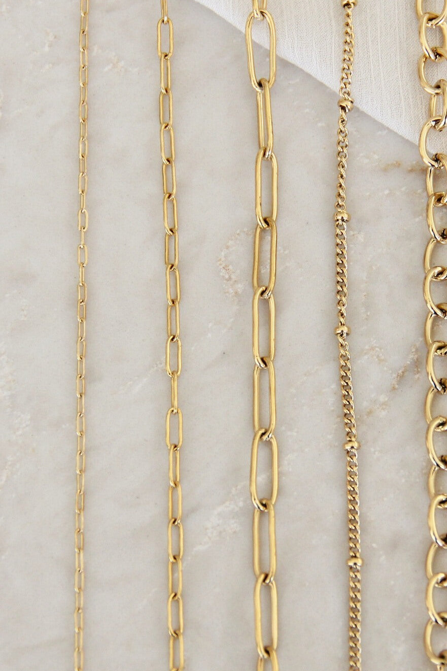 Maive Jewlery small paperclip chain bracelet in 18k gold
