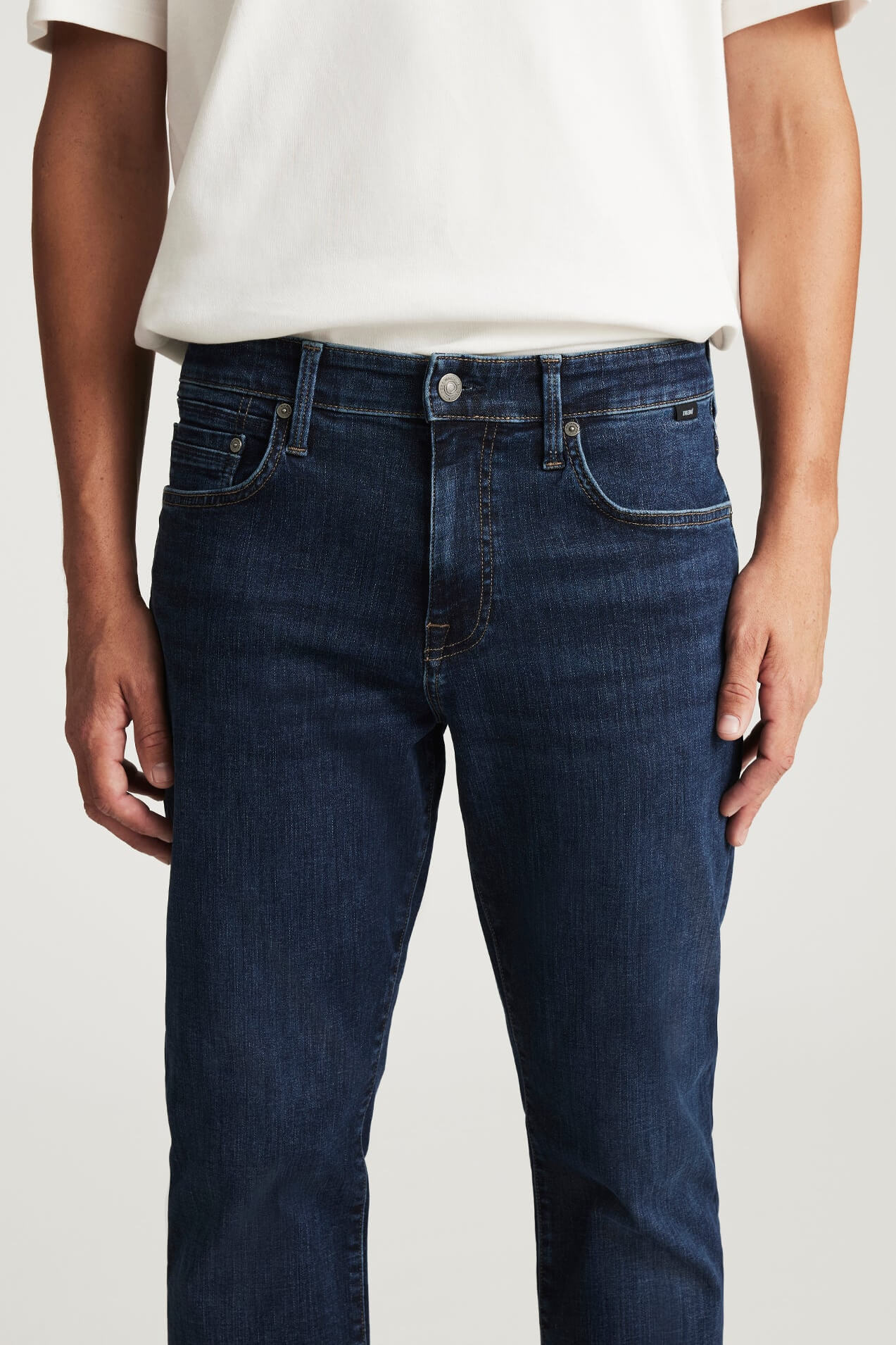Mavi Matt Relaxed Jeans in dark brushed vintage