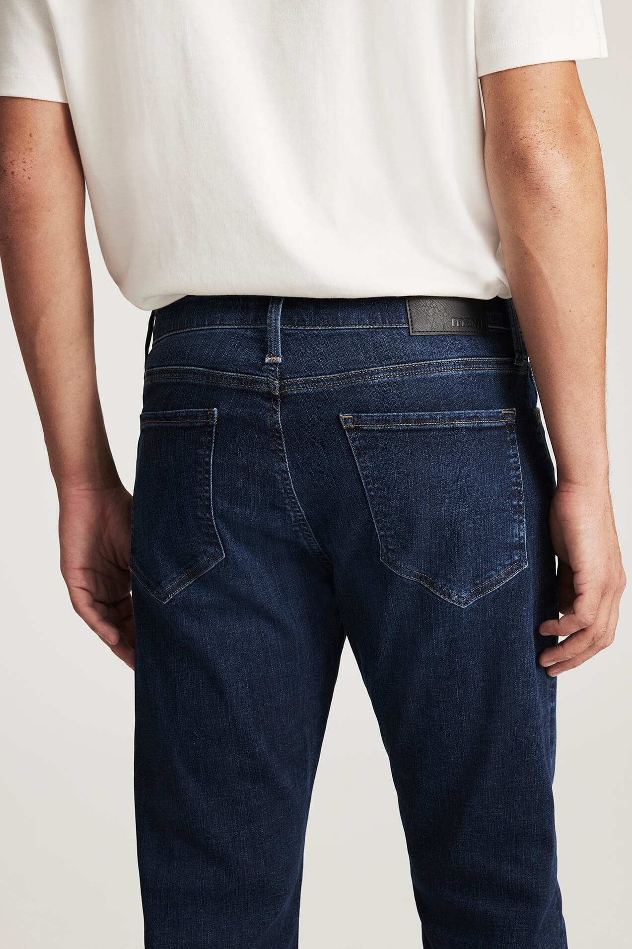 Mavi Matt Relaxed Jeans in dark brushed vintage