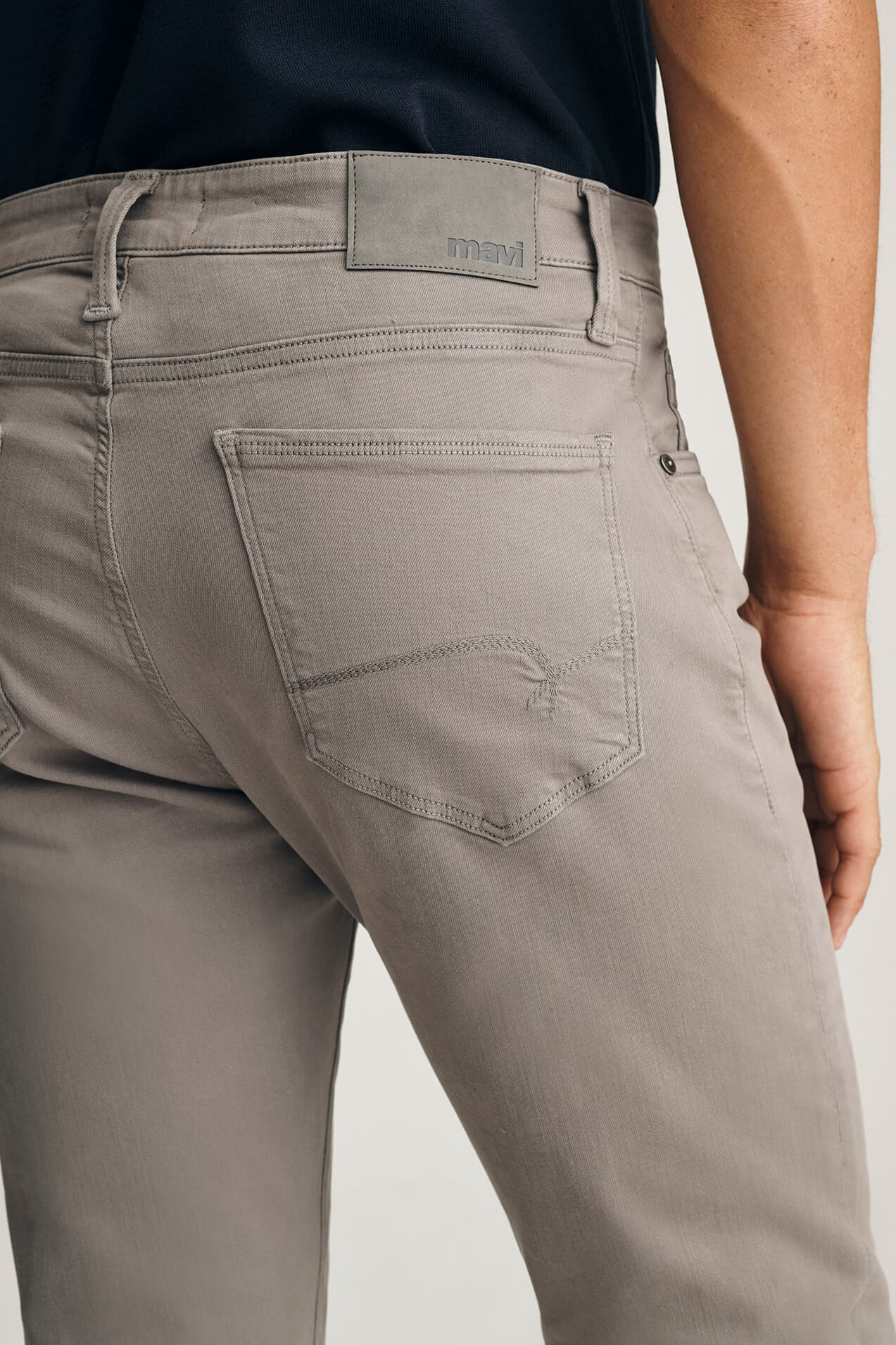 Mavi Zach Straight Leg in anchor supermove