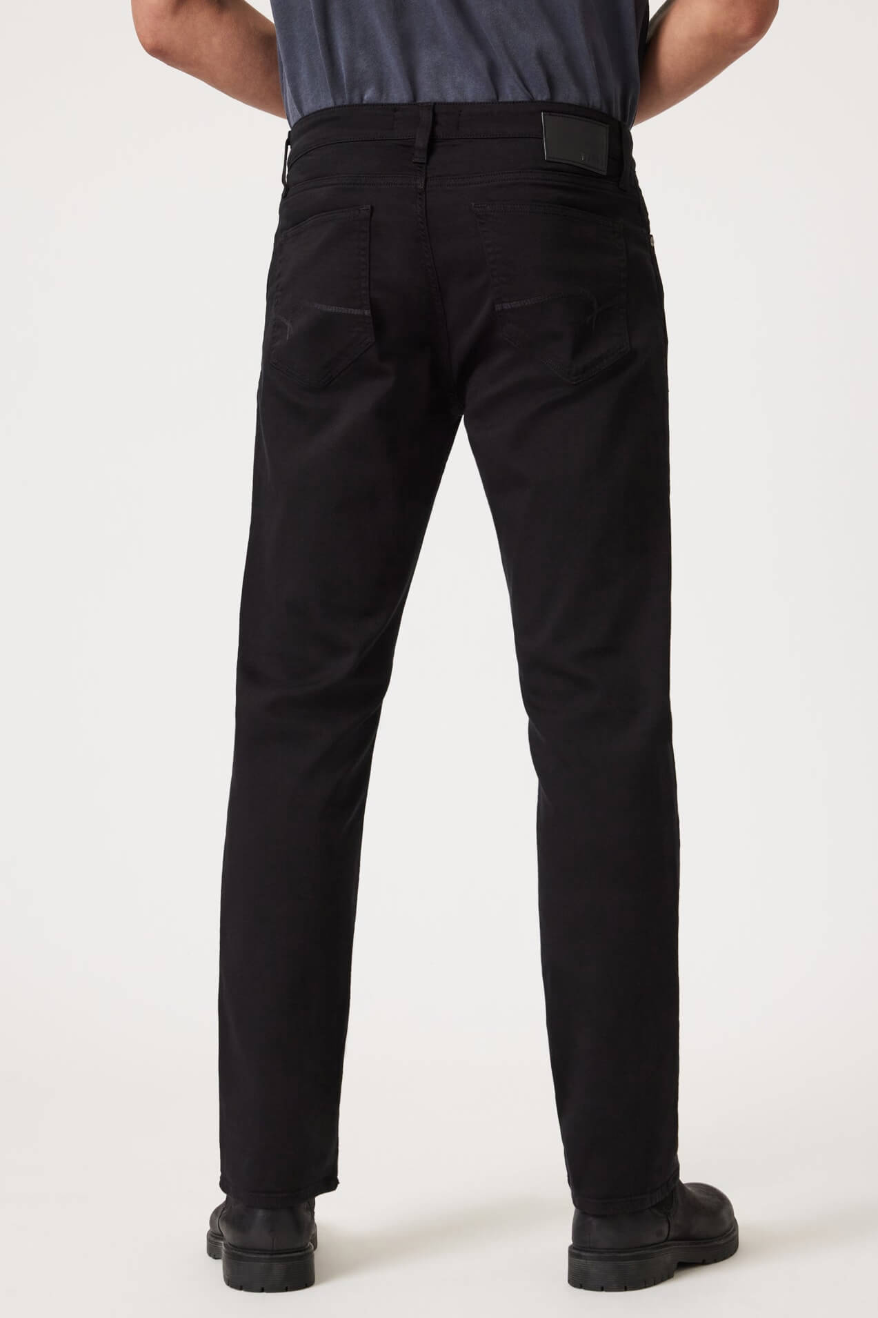 Mavi Zach Straight Leg in black feather blue