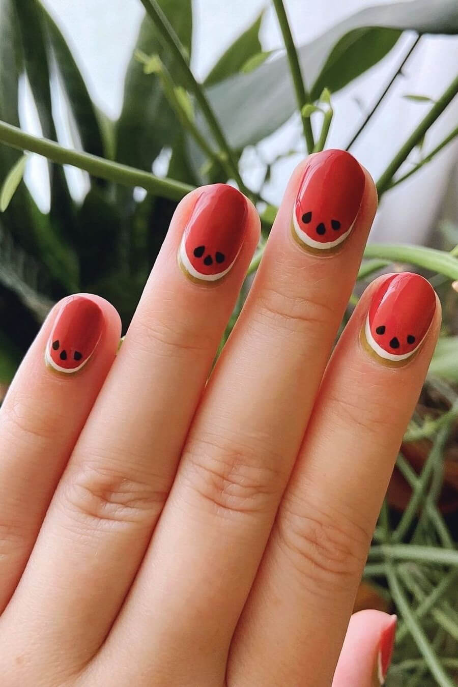 Palate nail polish in paprika