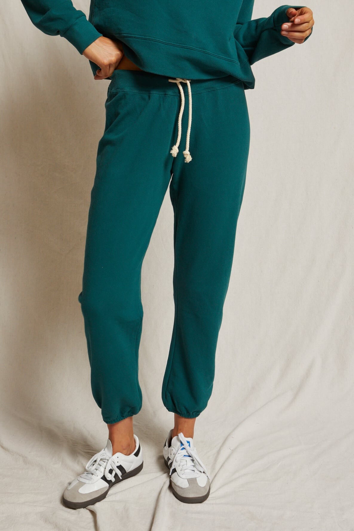 Perfect White Tee Toni Jogger in emerald