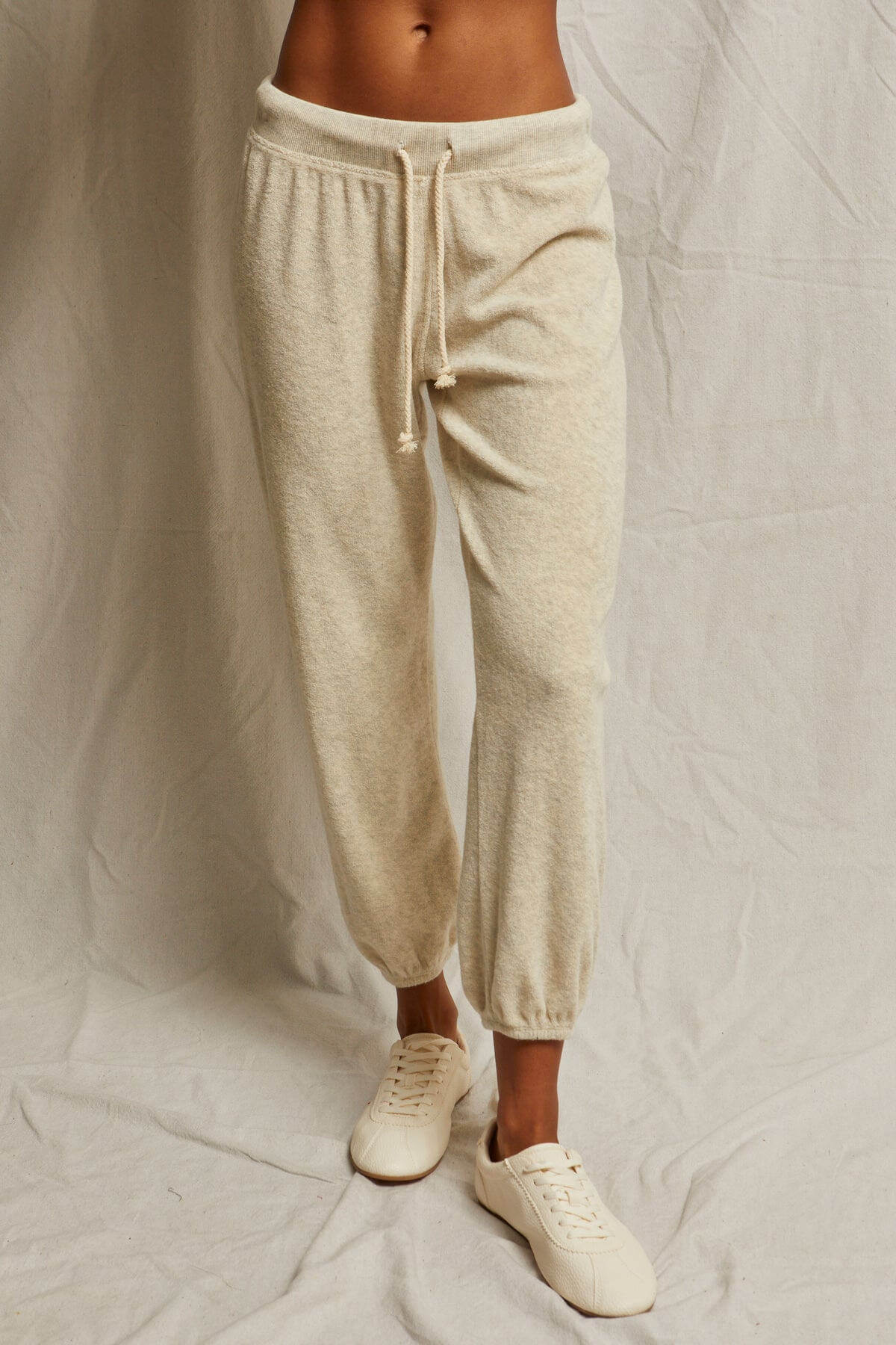 Perfect White Tee gogo terry jogger in oatmeal