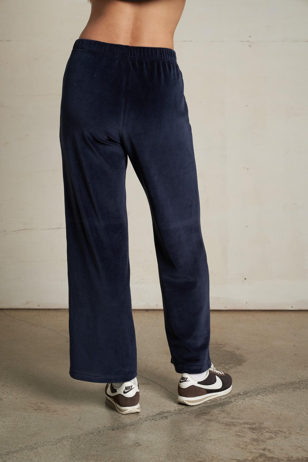 Perfect White Tee Alex Sweatpants in navy