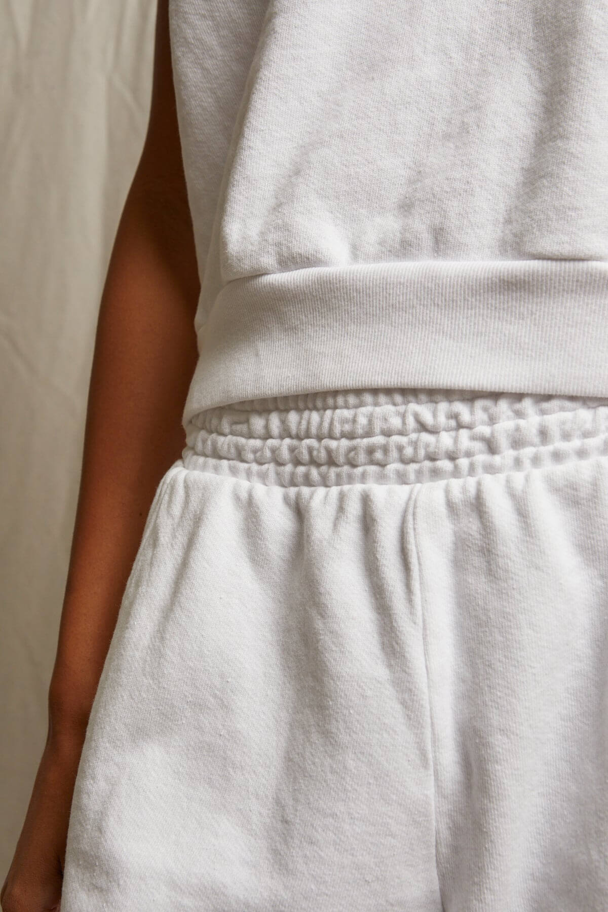 Perfect White Tee Bari short in white
