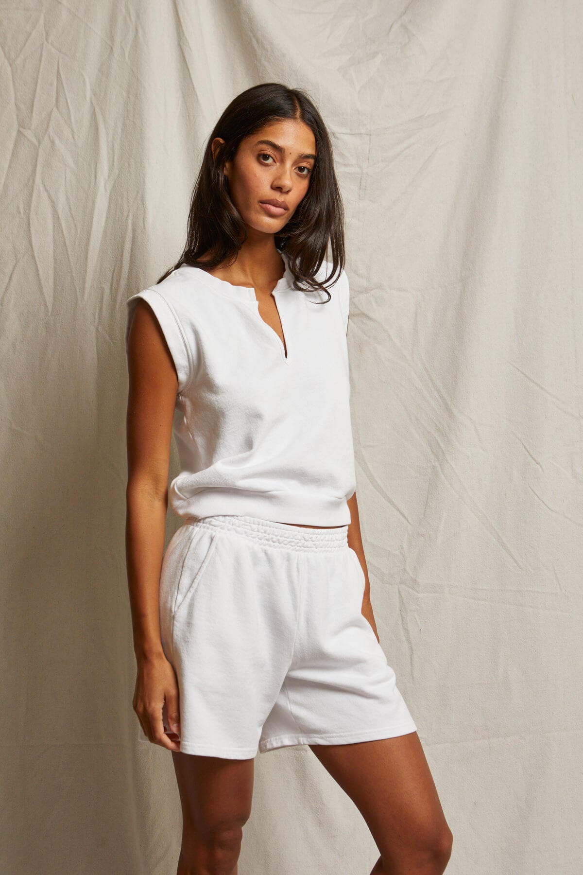 Perfect White Tee Bari short in white