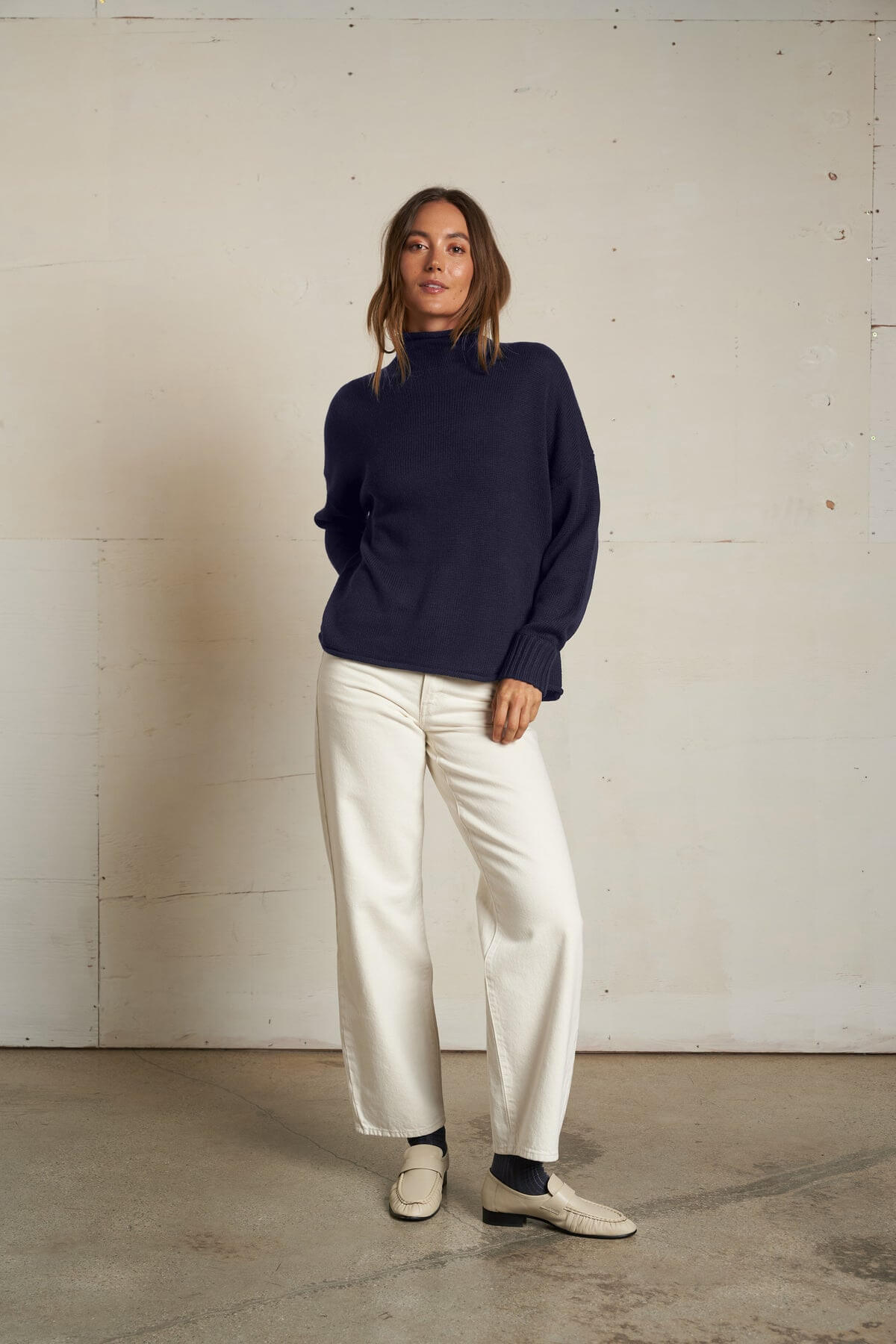 Perfect White Tee Cashmere Sweater in navy