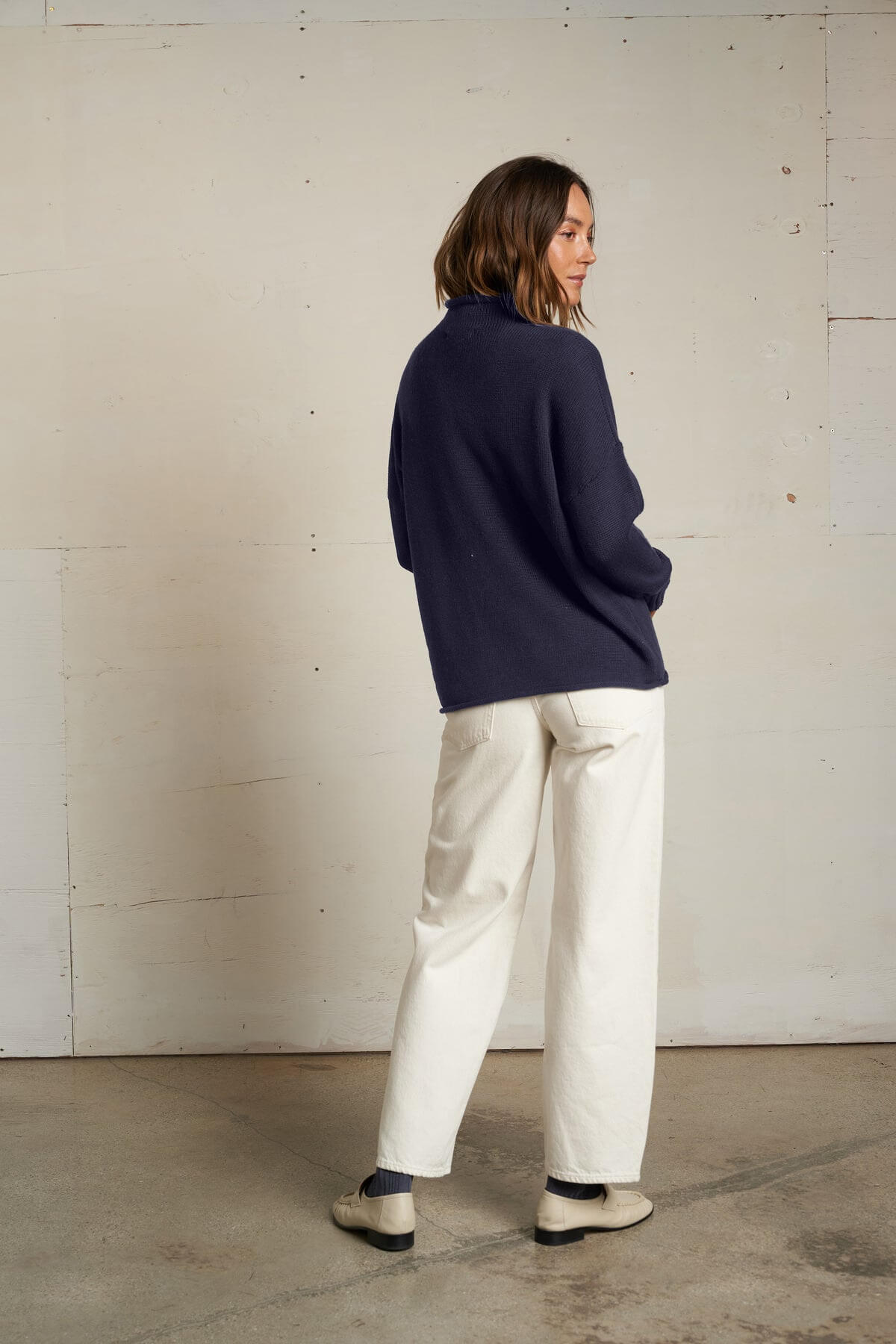Perfect White Tee Cashmere Sweater in navy