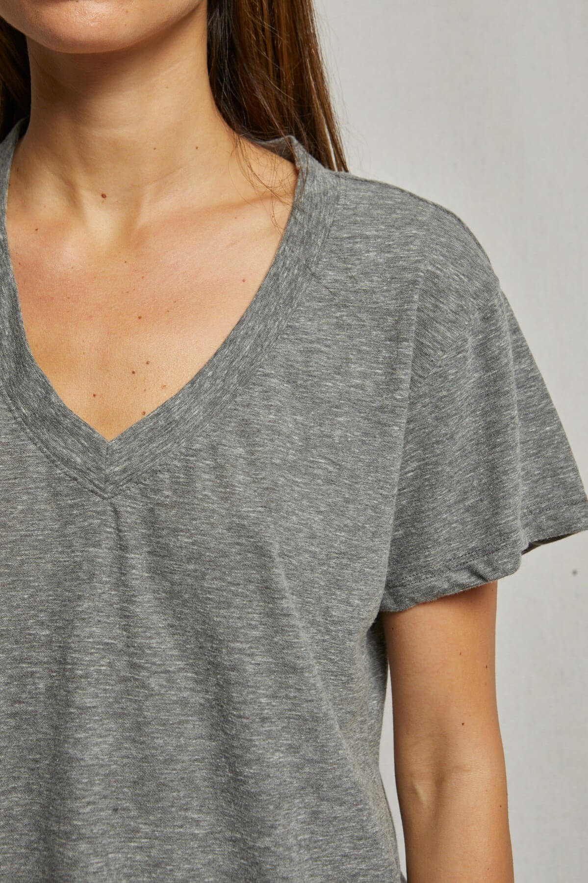 Perfect White Tee hendrix basic v neck in heather grey