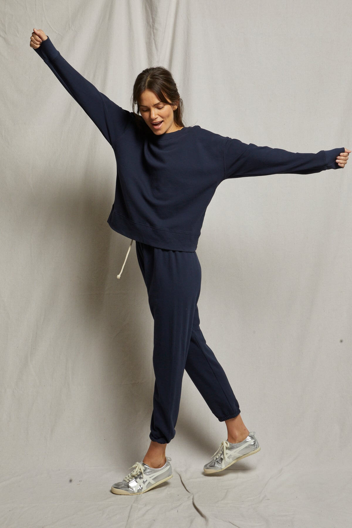 Perfect White Tee Johnny sweatpants in navy