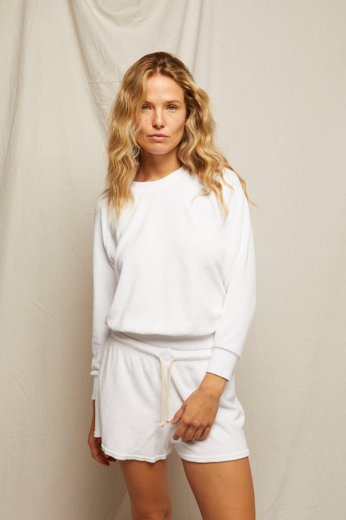 Perfect White Tee Saylor Sweatshirt in white