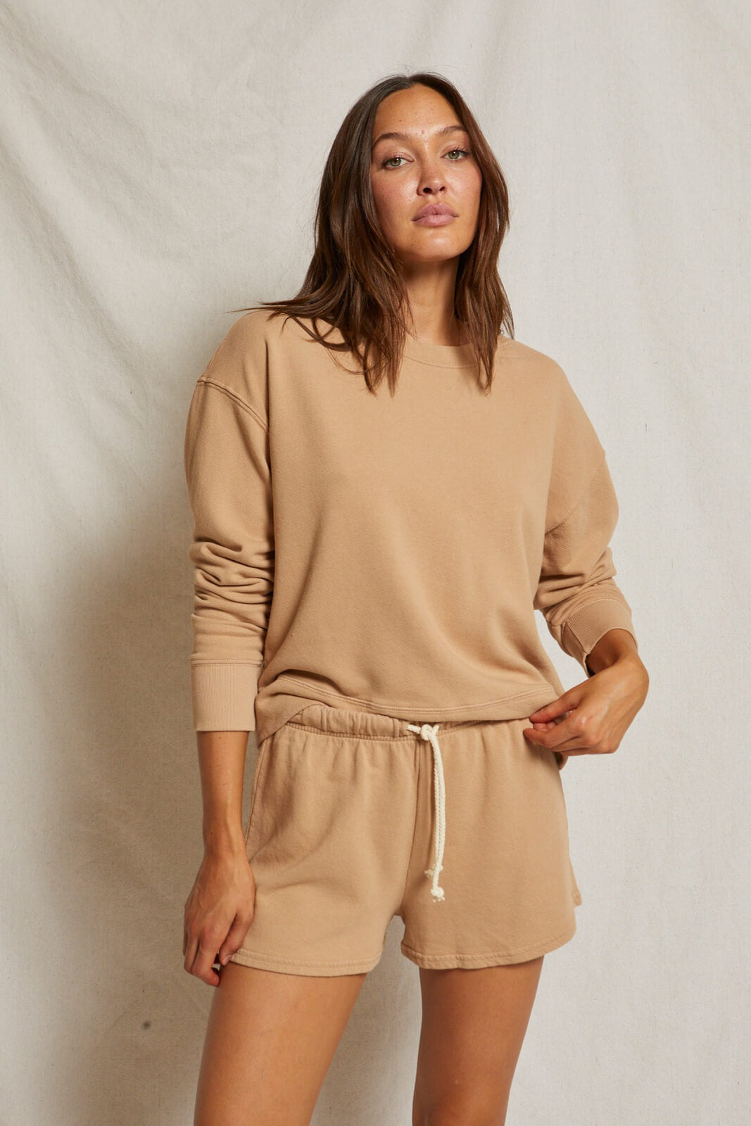 Perfect White Tee Tyler sweatshirt in dune