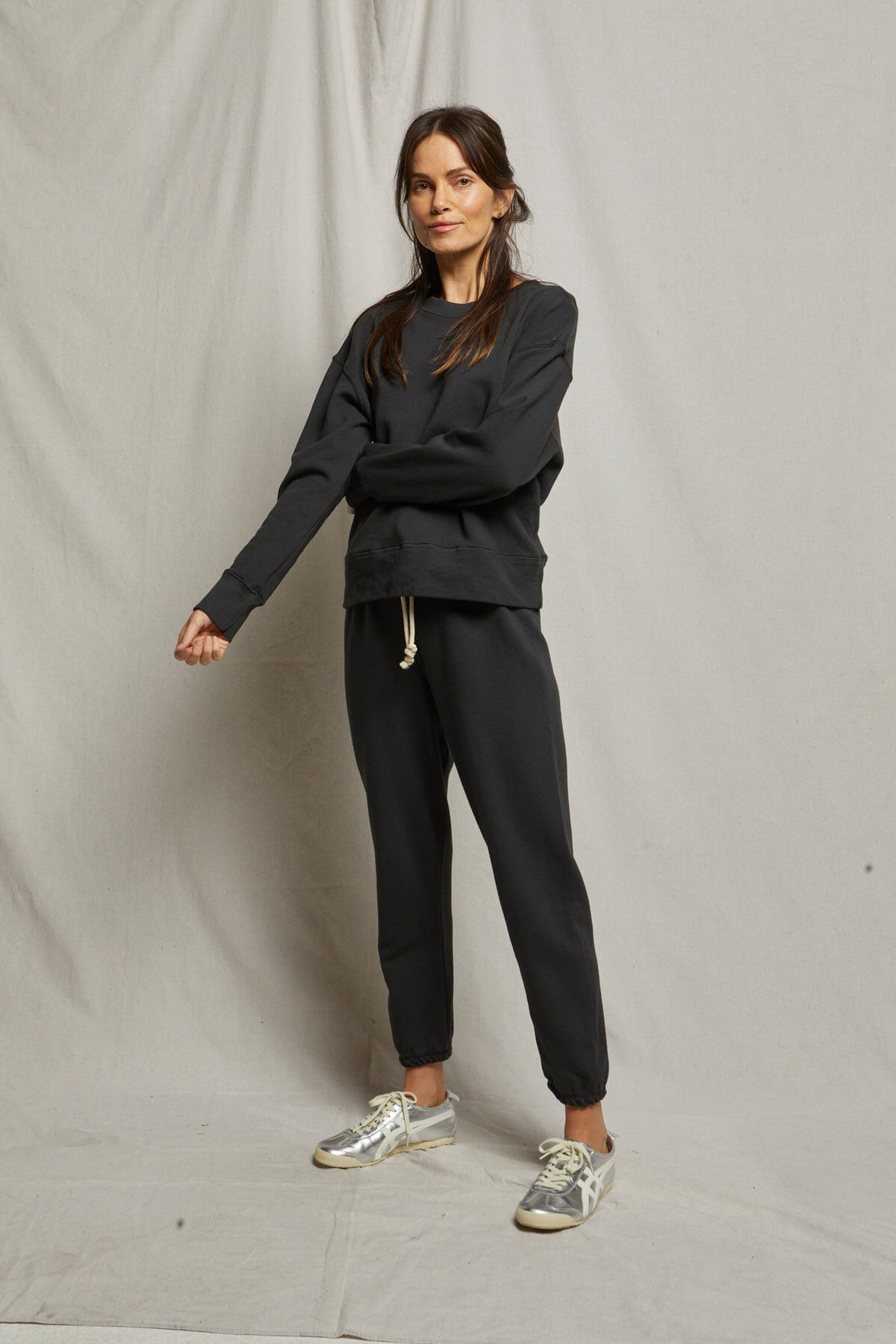 Perfect White Tee Tyler Sweatshirt in vintage black