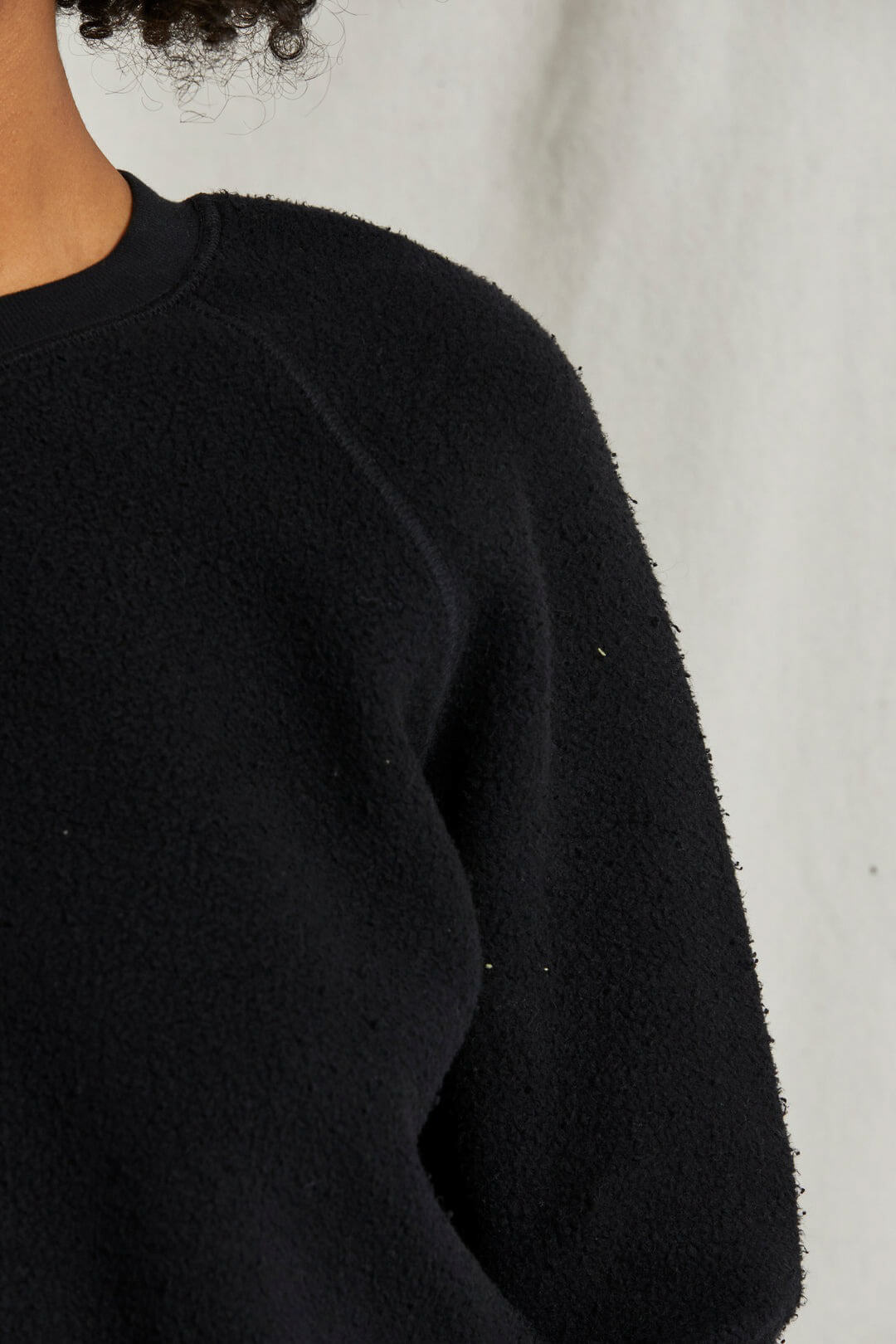 Perfect White Tee ziggy sweatshirt in black
