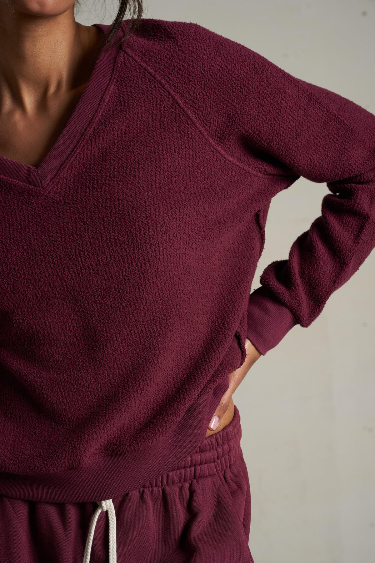 Perfect White Tee Zuri sweatshirt in burgundy