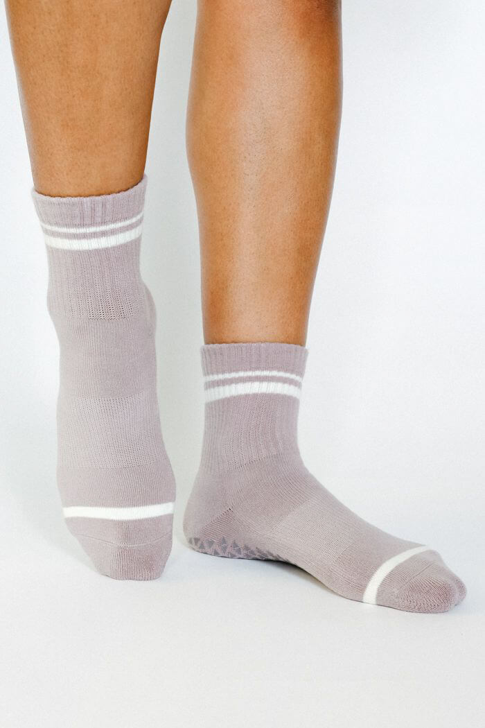 Pointe Studio Varsity Ankle Grip socks in purple haze