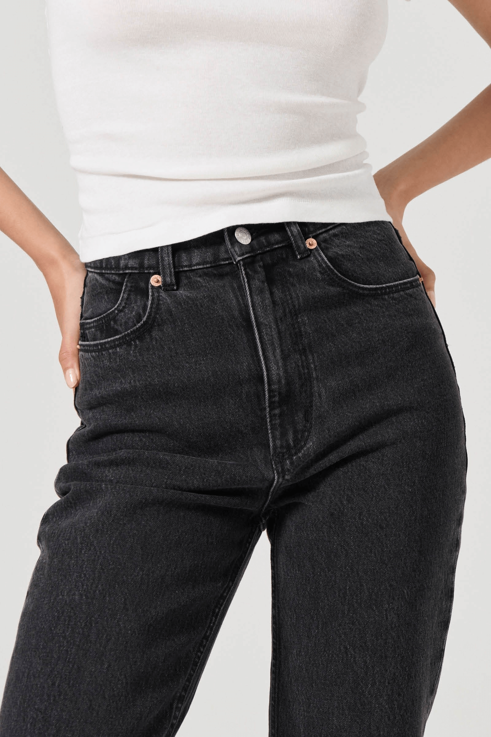 Rollas Loulou Straight Jean in black sand