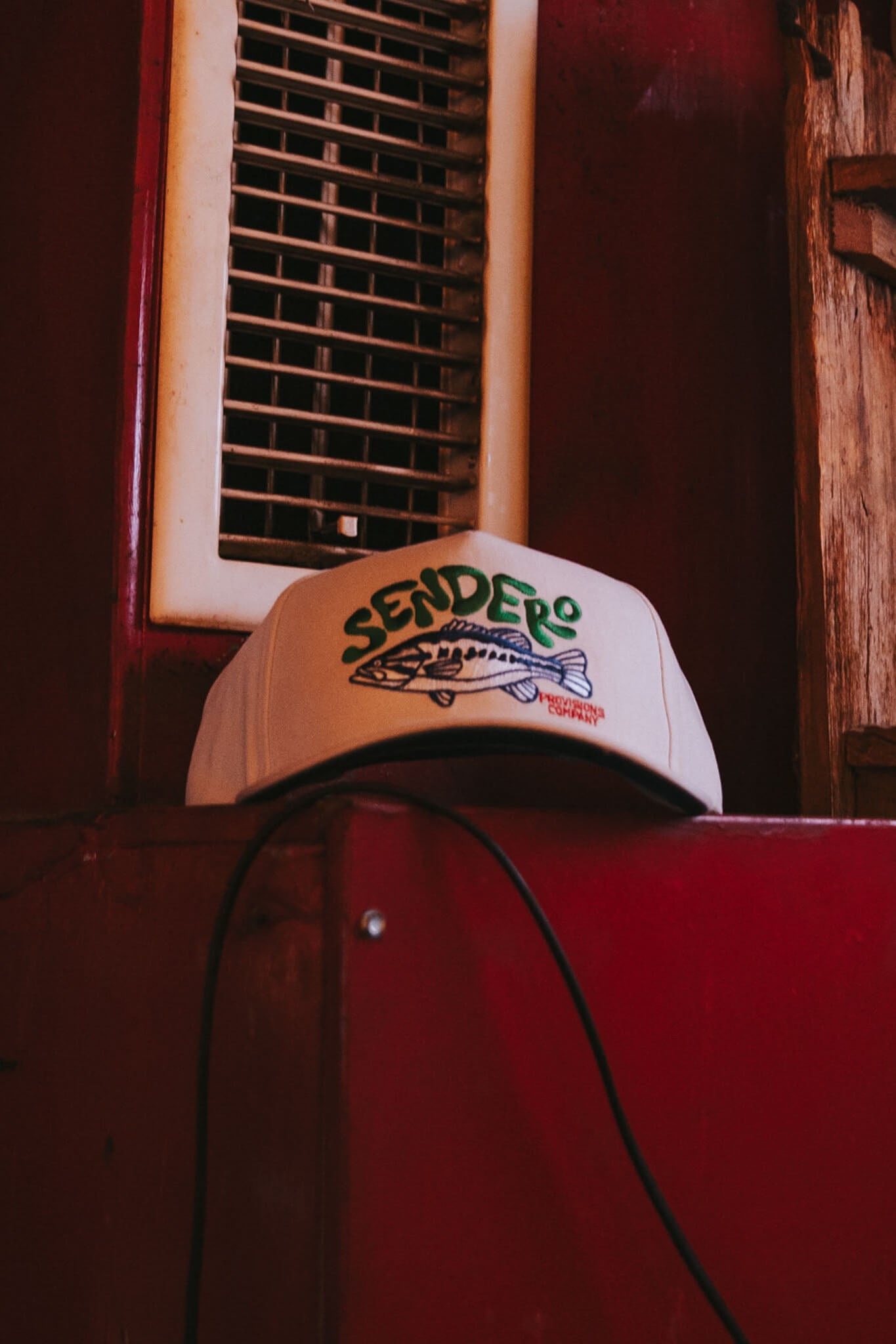 Sendero Lunker Hat in white
