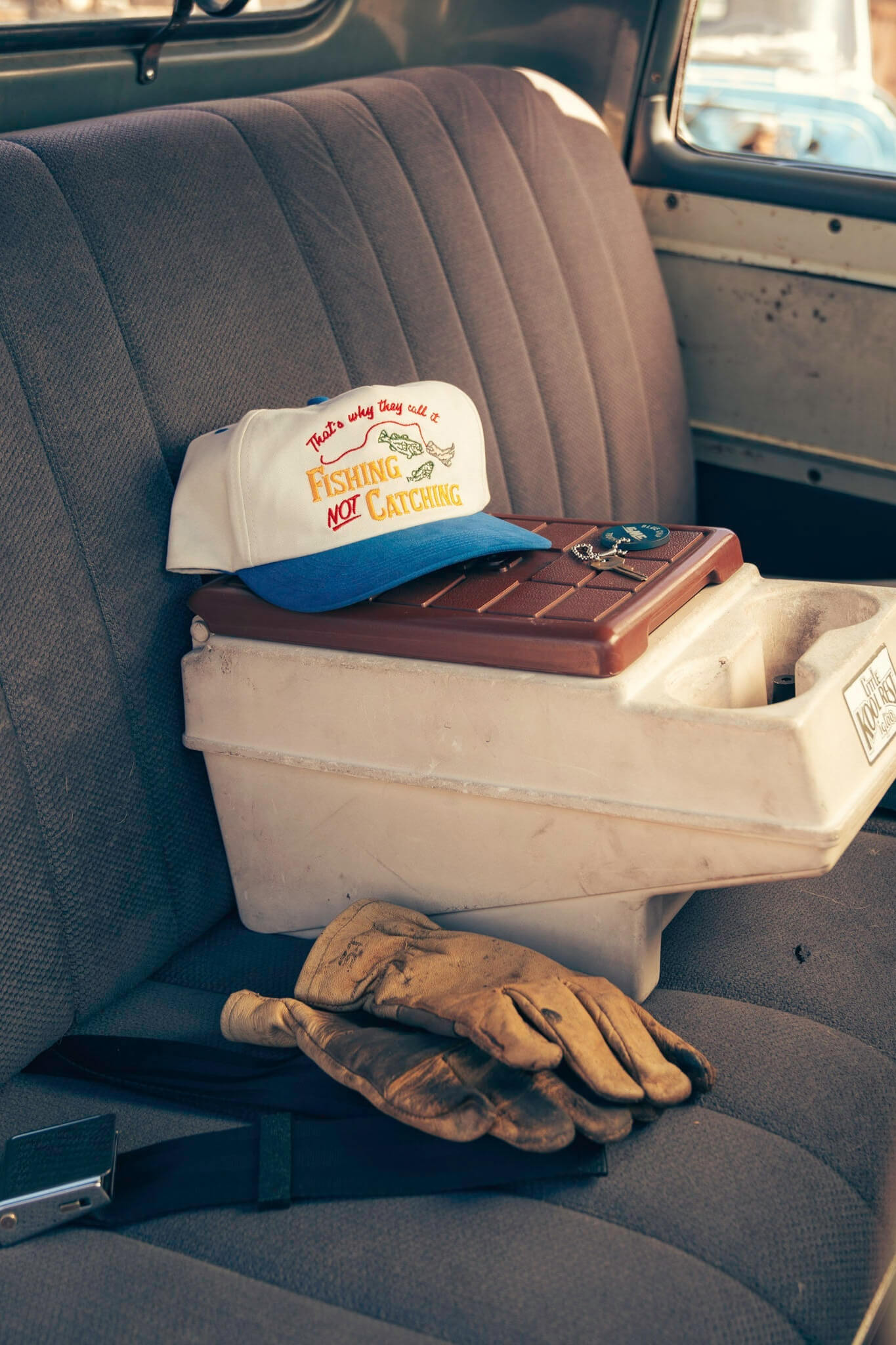 Sendero Not Catching Hat in white blue