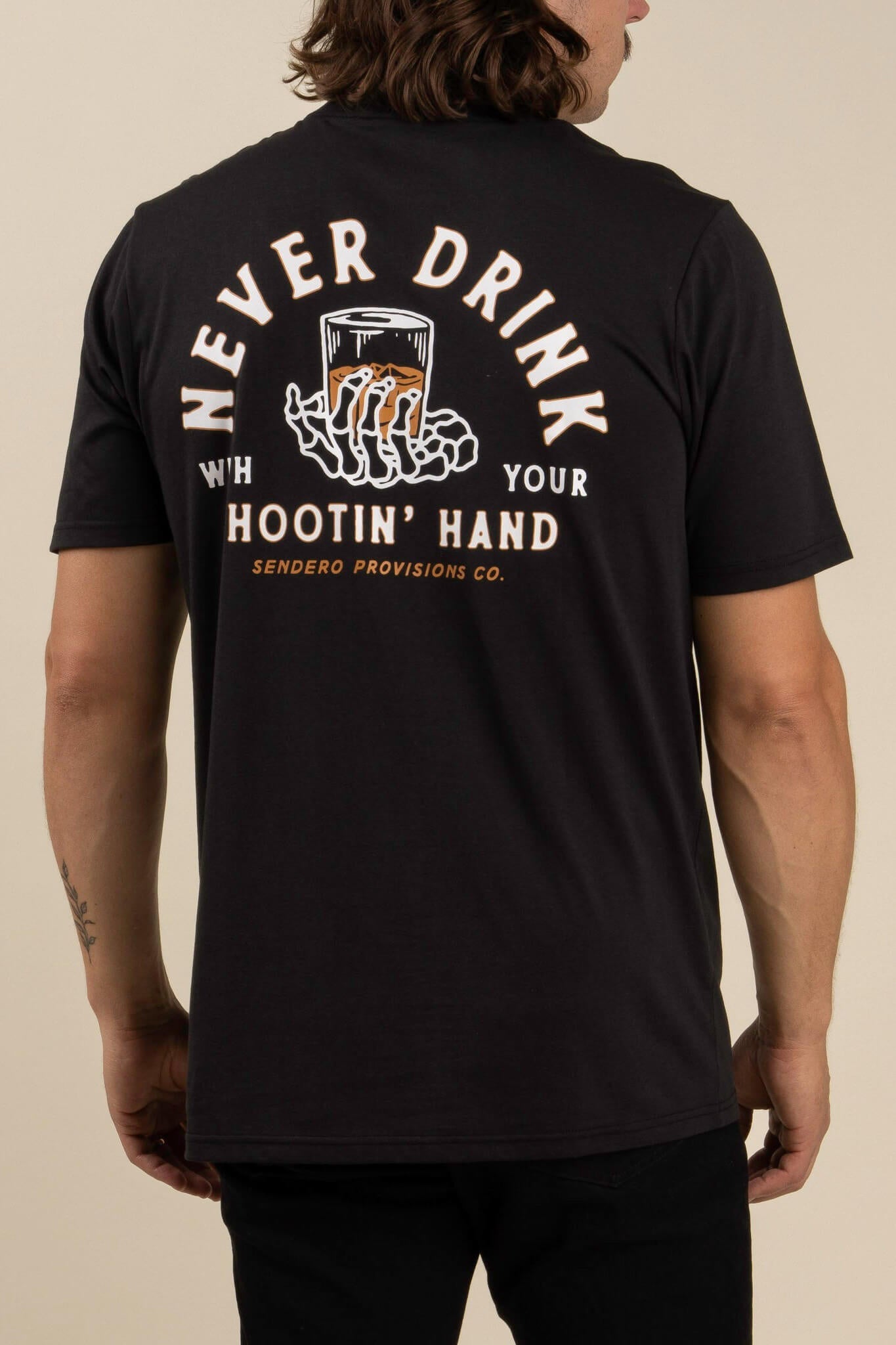 Sendero shootin hand tee in black