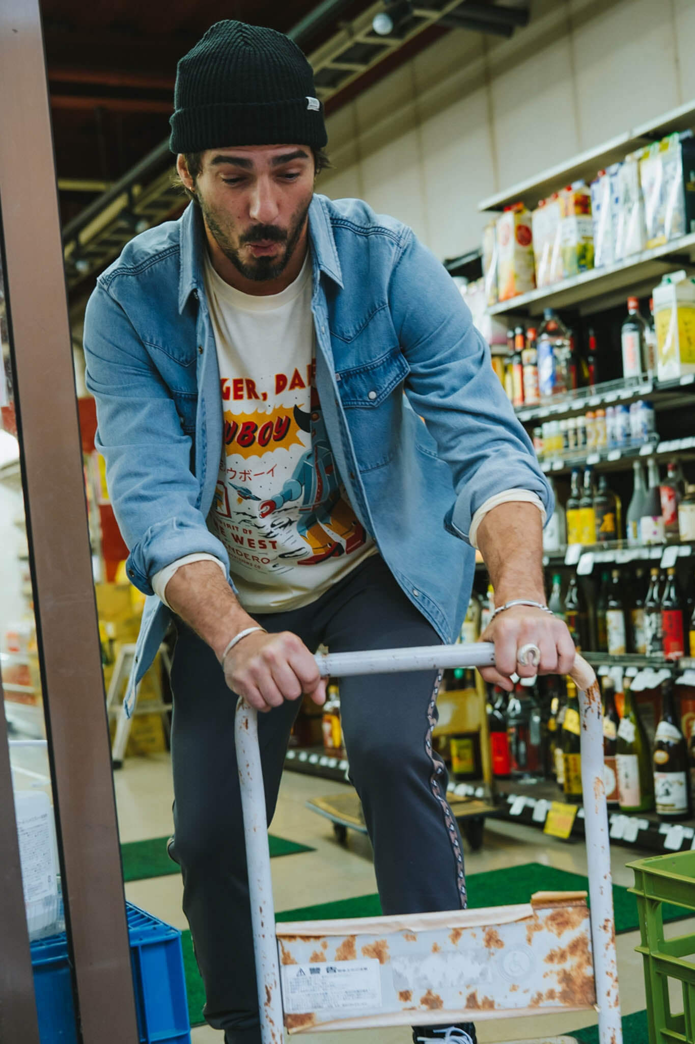 Sendero Wyatt Pearl Snap Shirt in vintage denim