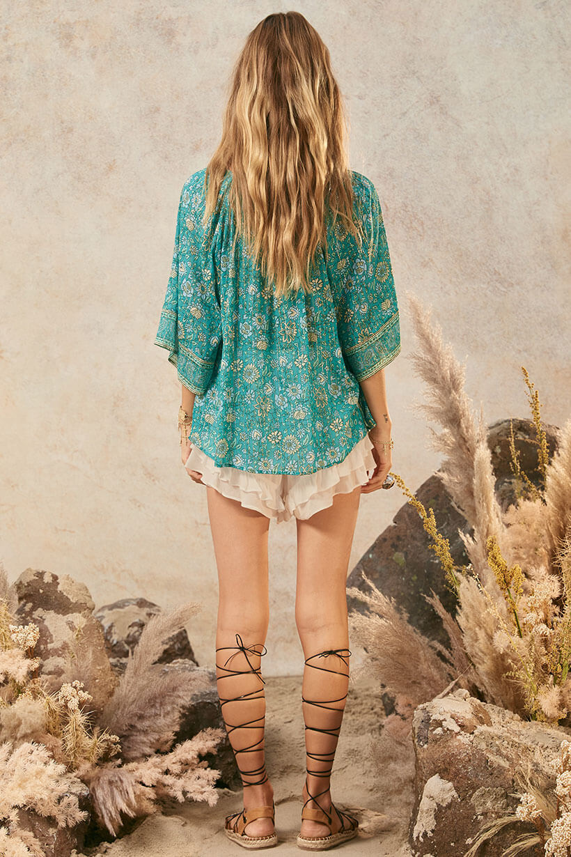 Spell Teodora short in white smoke