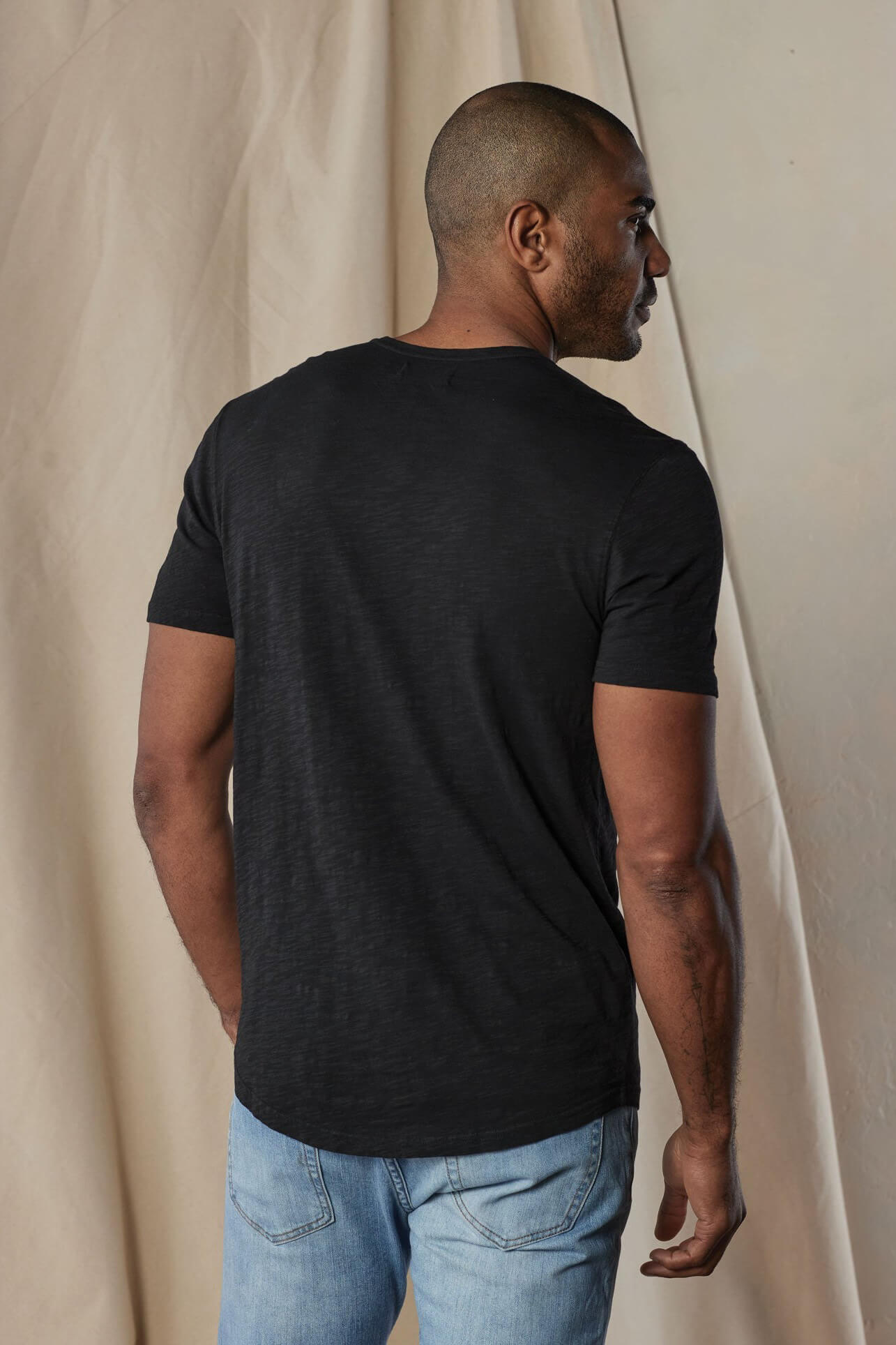 The Normal Brand legacy jersey ss henley in black