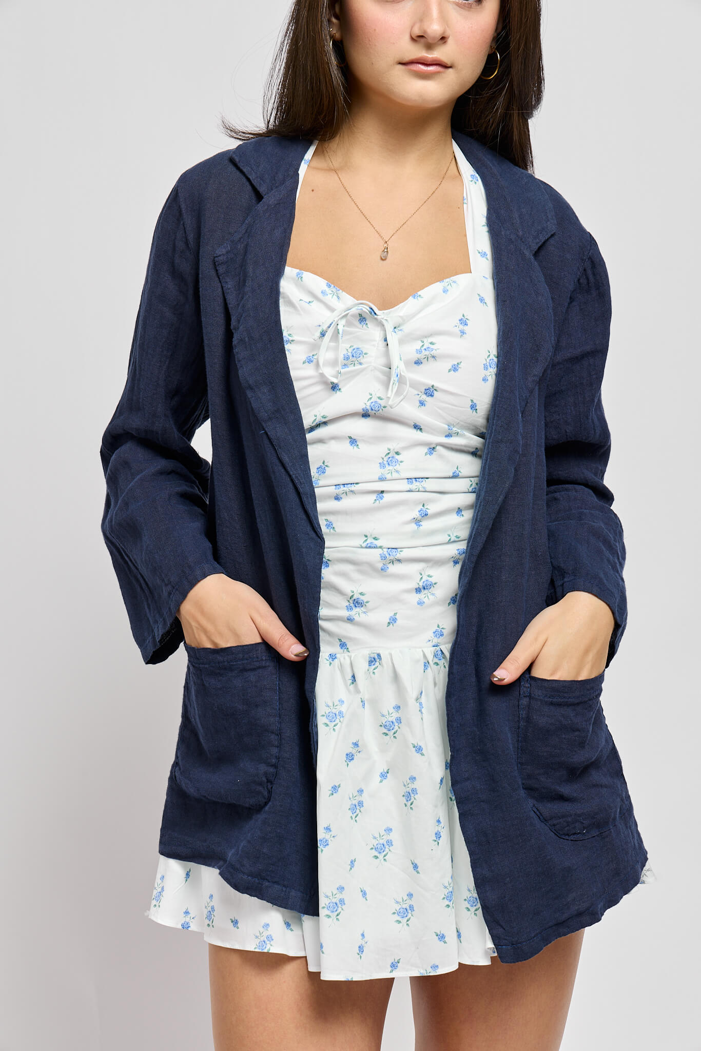 Italian linen blazer with front pockets