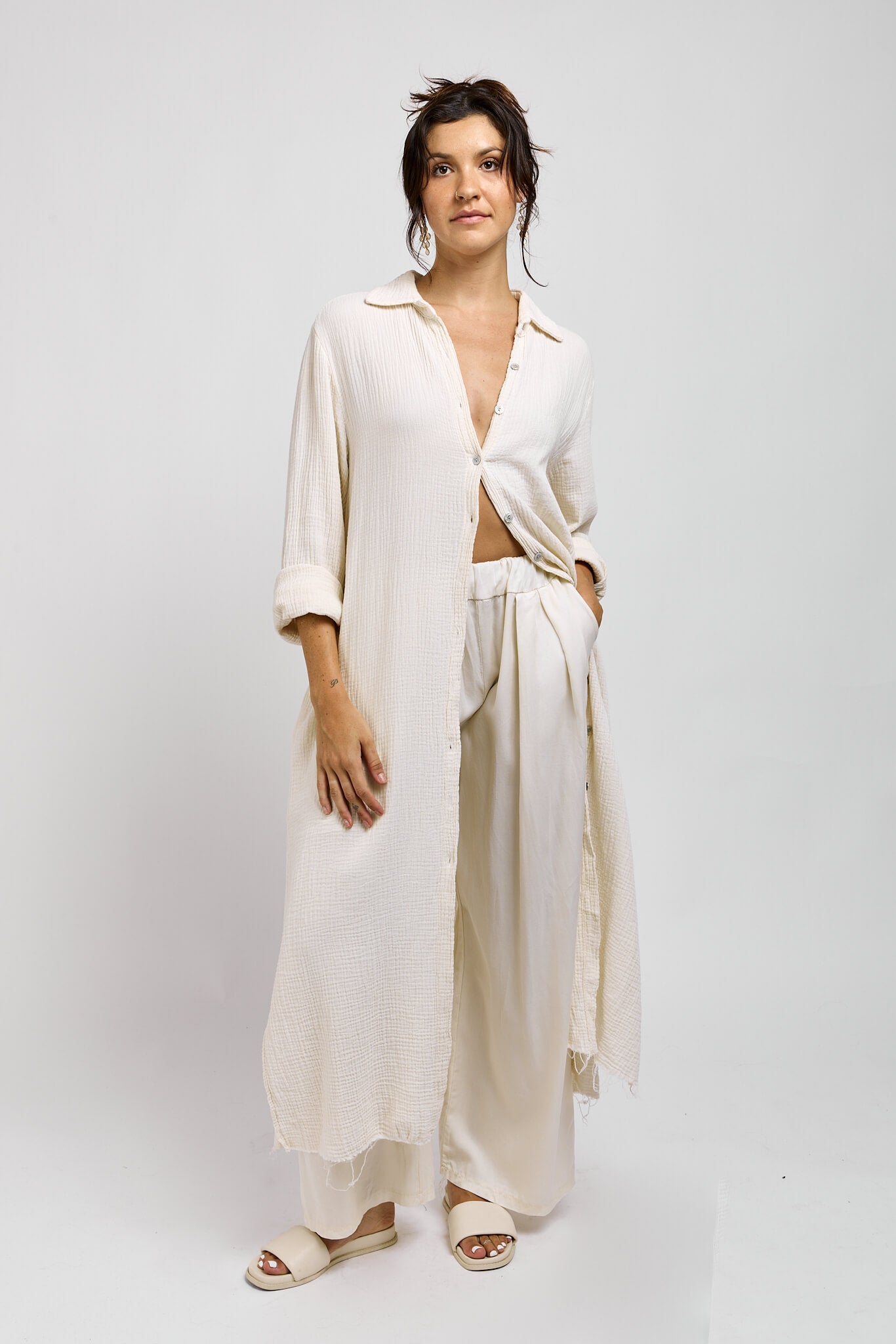 womens neutral colored relaxed trouseres in a creamy ivory color