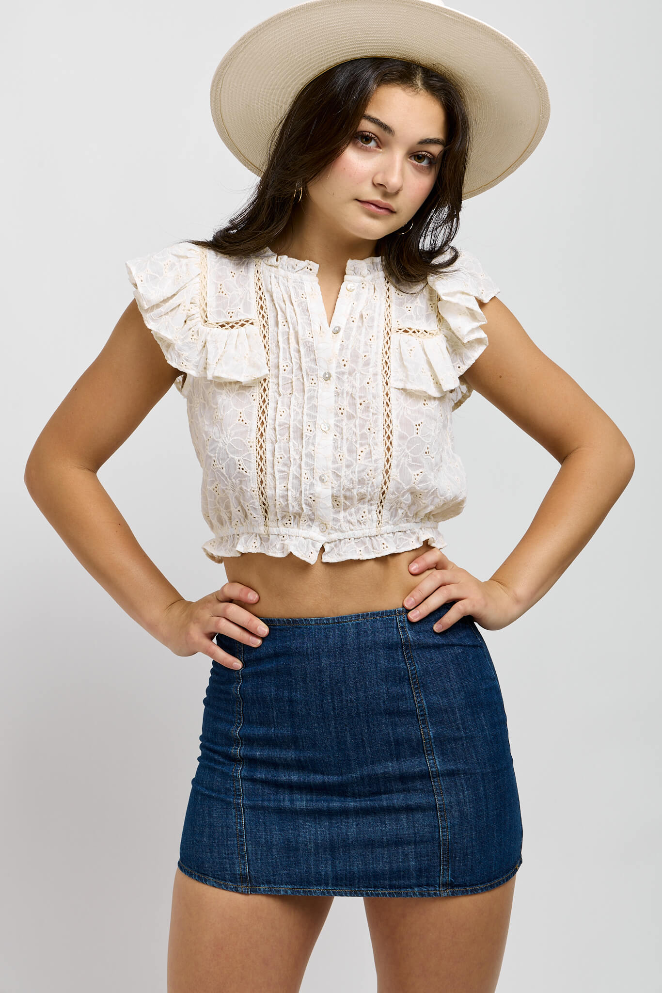 Womens neutral colored short sleeve crop top