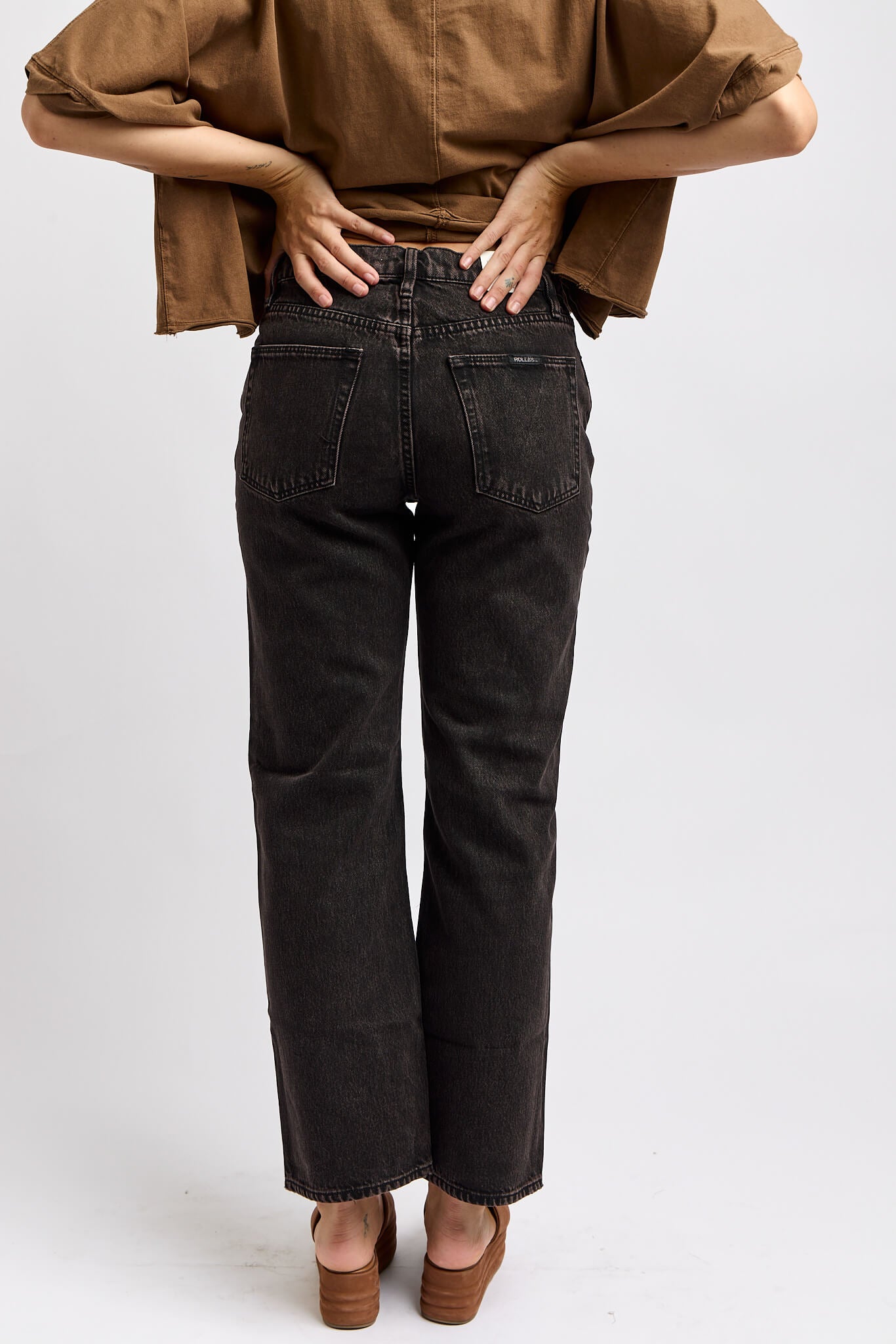 Rollas 90's boyfriend jeans in chocolate tint