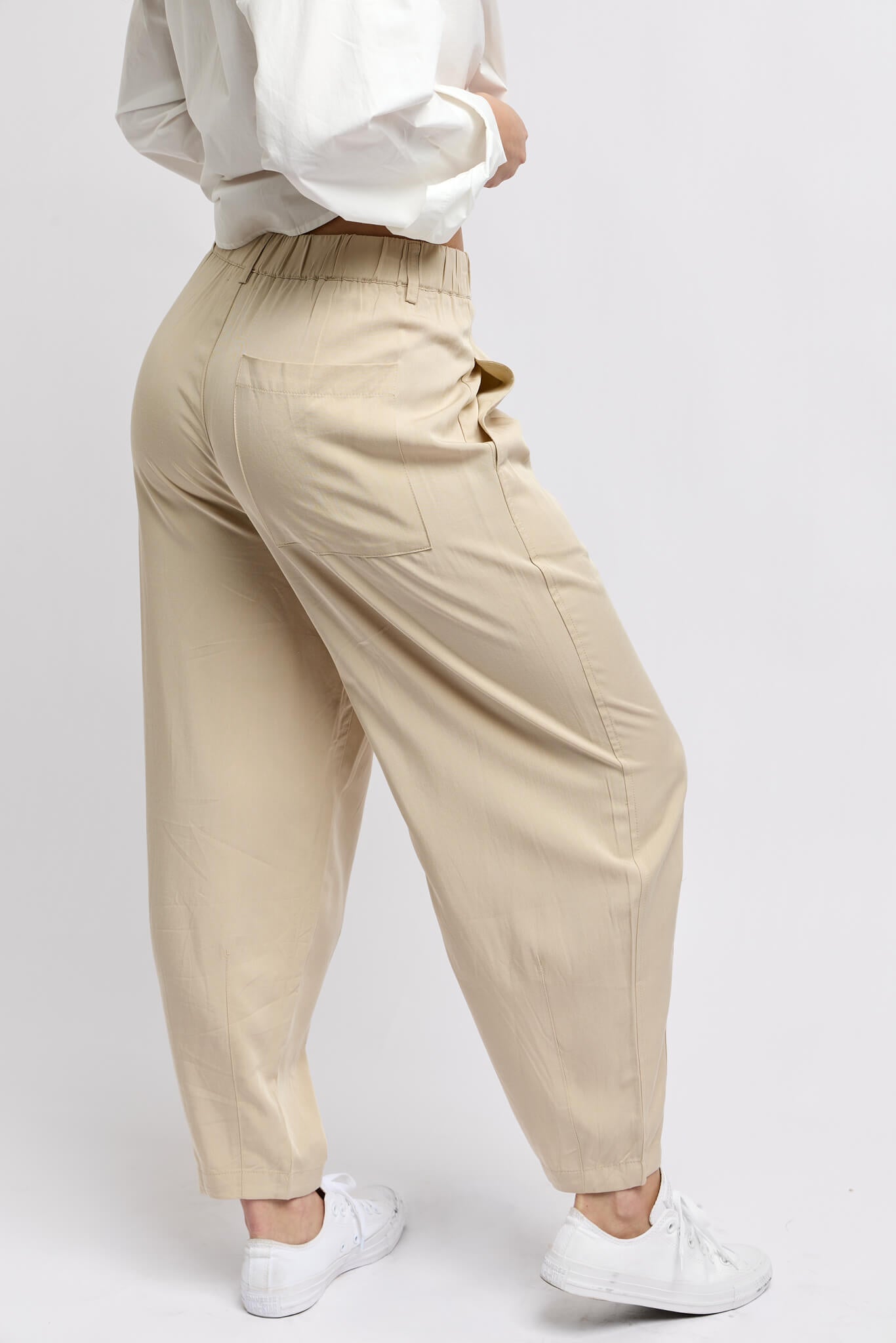 Womens pants with back pocket and stretchy waistband