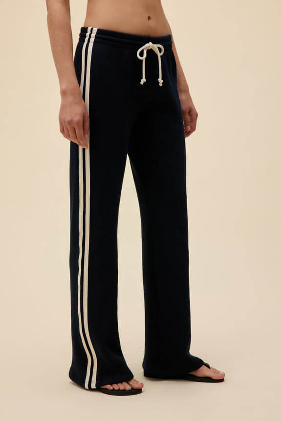 Daydreamer Solid Track Pant in black onyx