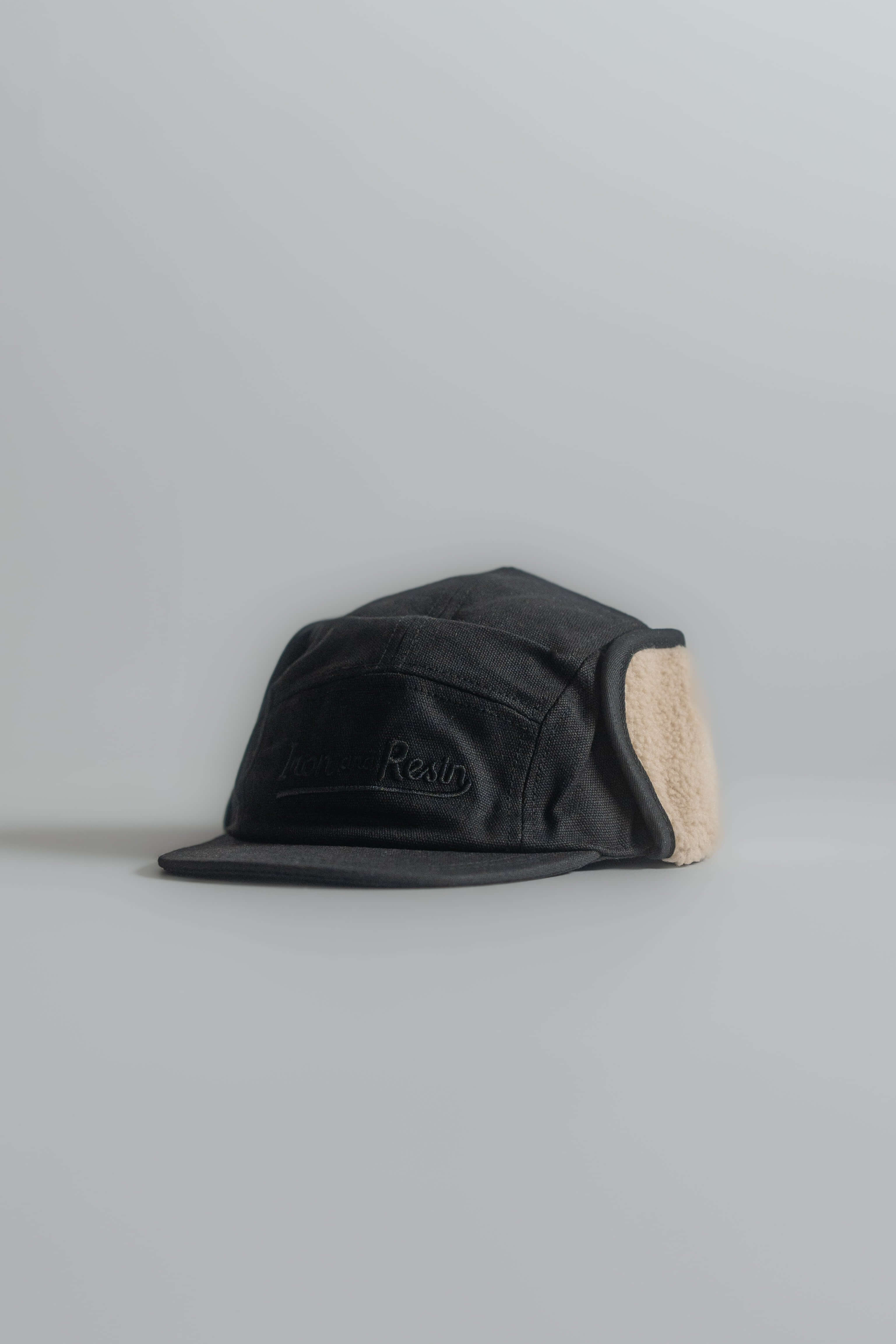 Iron & Resin Shervin Hat in black
