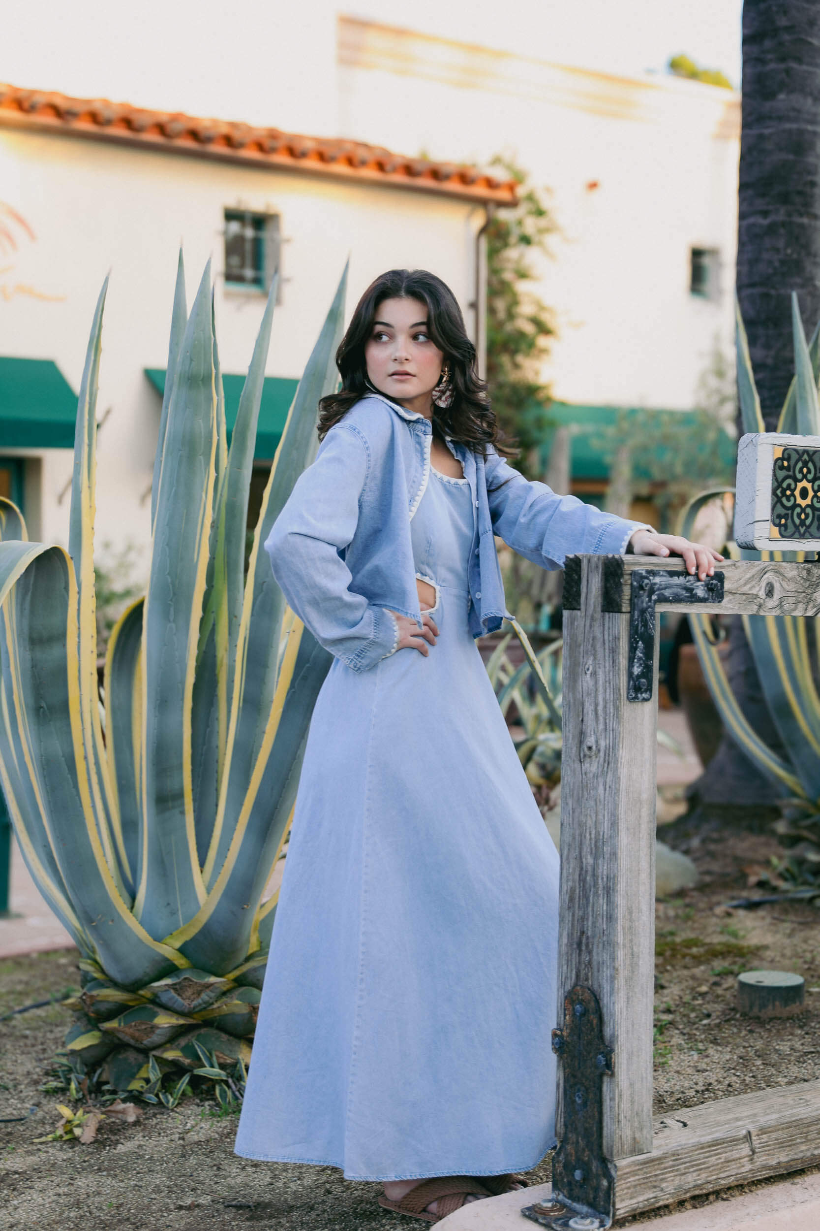 Womens blue cropped button up with front pocket