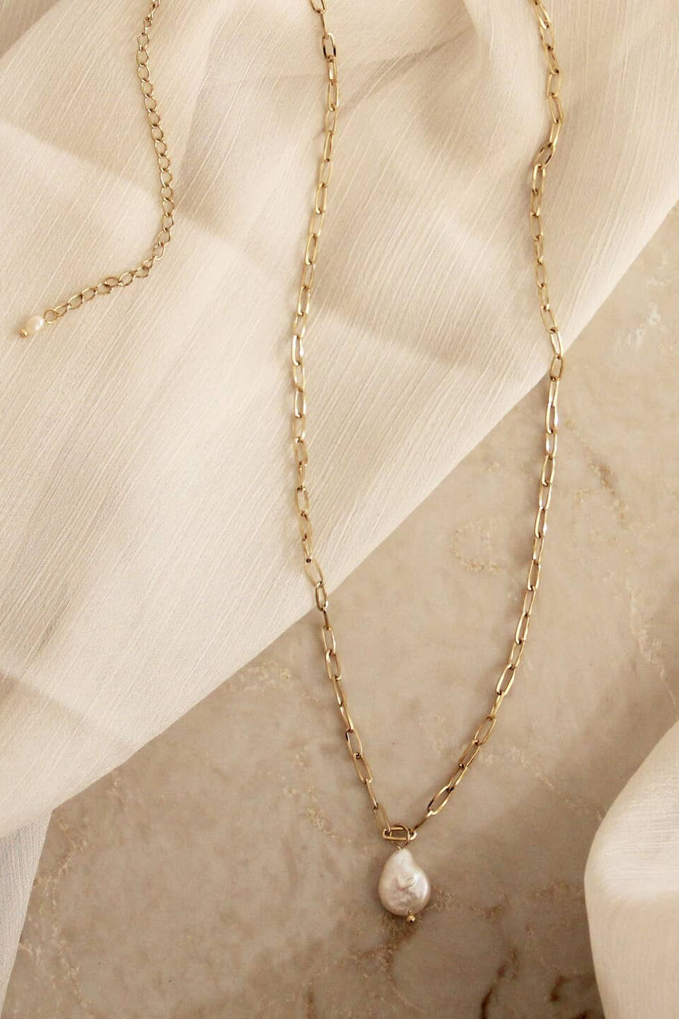 Maive Jewlery baroque pearl paperclip necklace