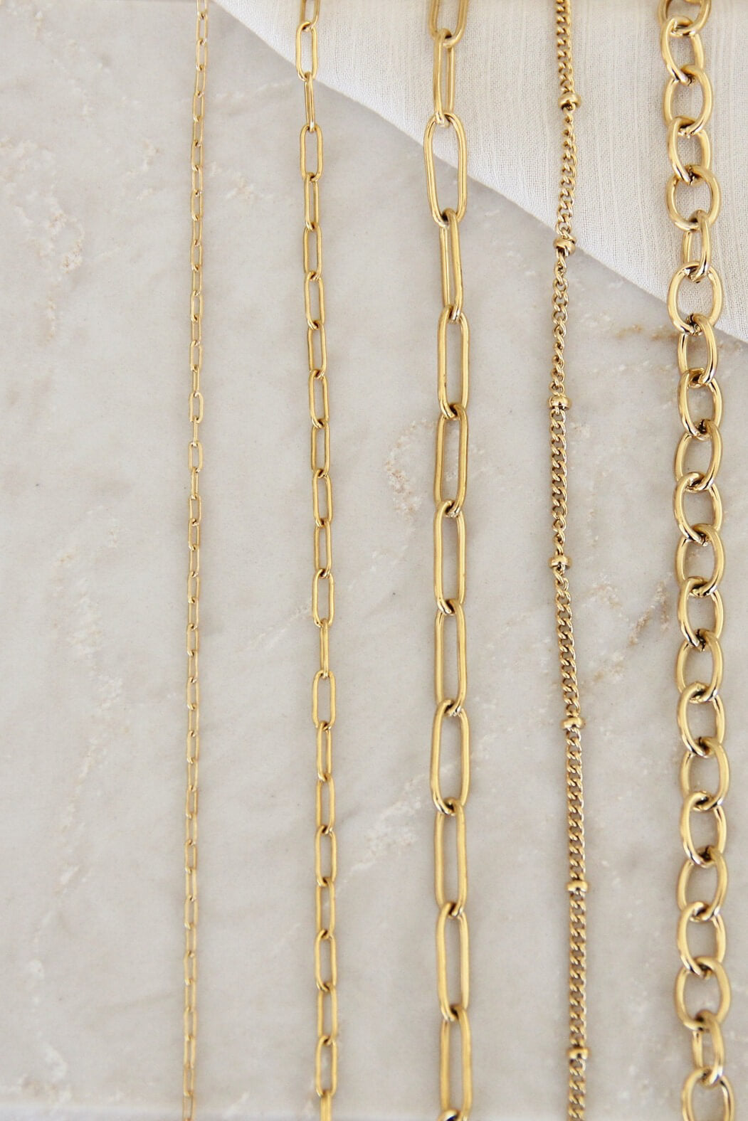 Maive Jewlery large paperclip chain bracelet in 18k gold