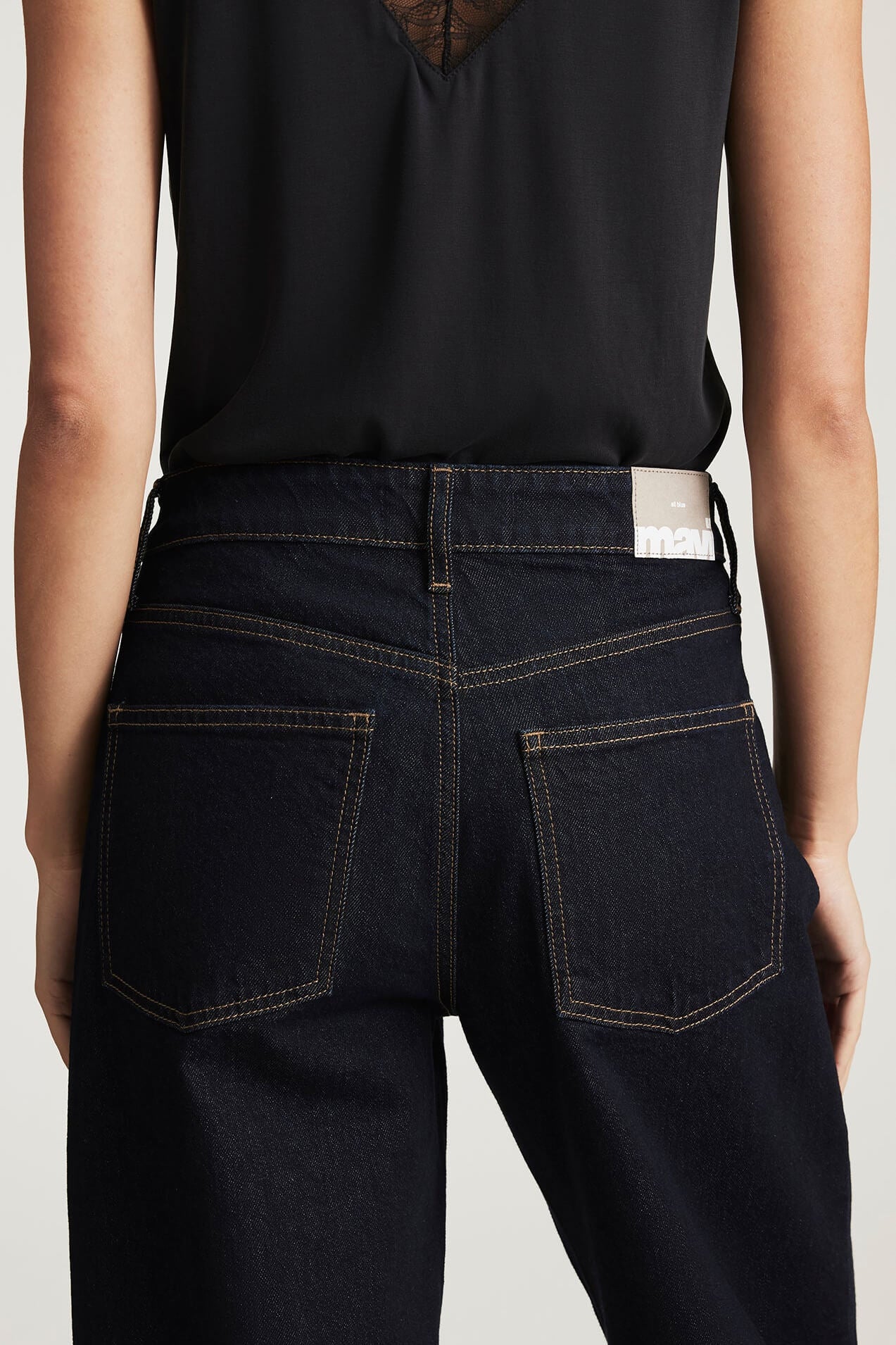 Mavi Nica Barrel jeans in rinse classic blue