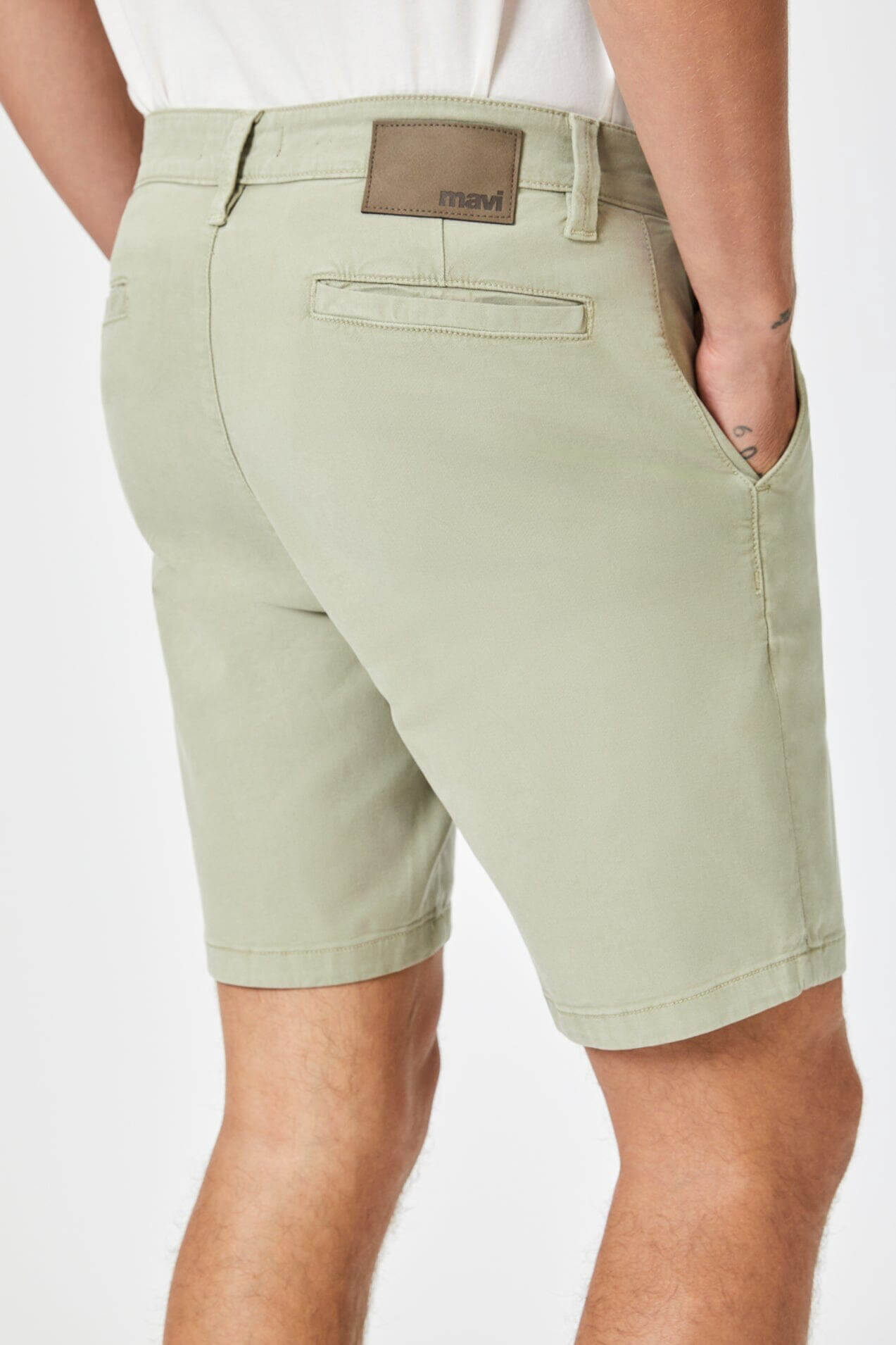 Mavi Jeans Noah 9" inseam short in sea grass luxe twill