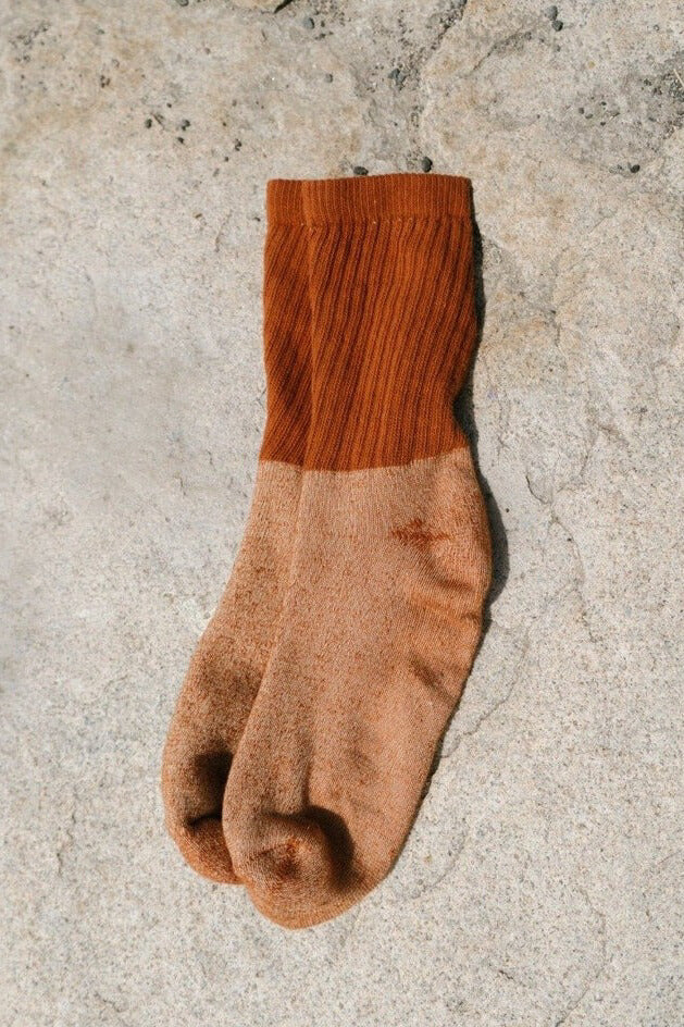 Mira Blackman dyed crew socks in sienna