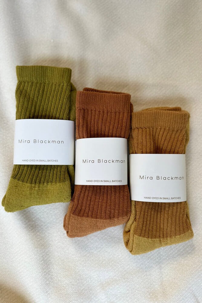 Mira Blackman dyed crew socks in sienna