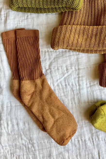 Mira Blackman dyed crew socks in sienna